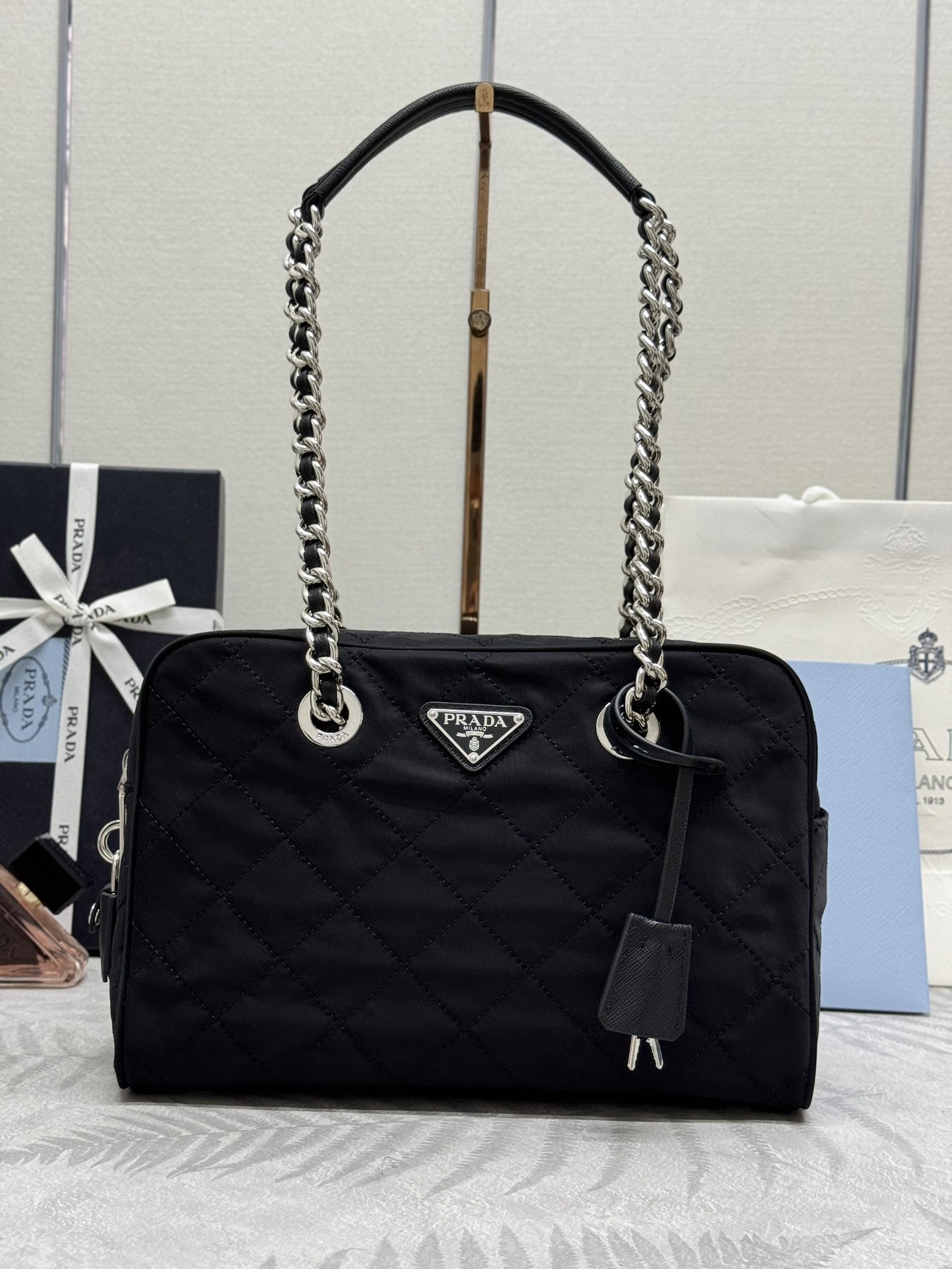 Top version Prada chain crossbody shoulder bag