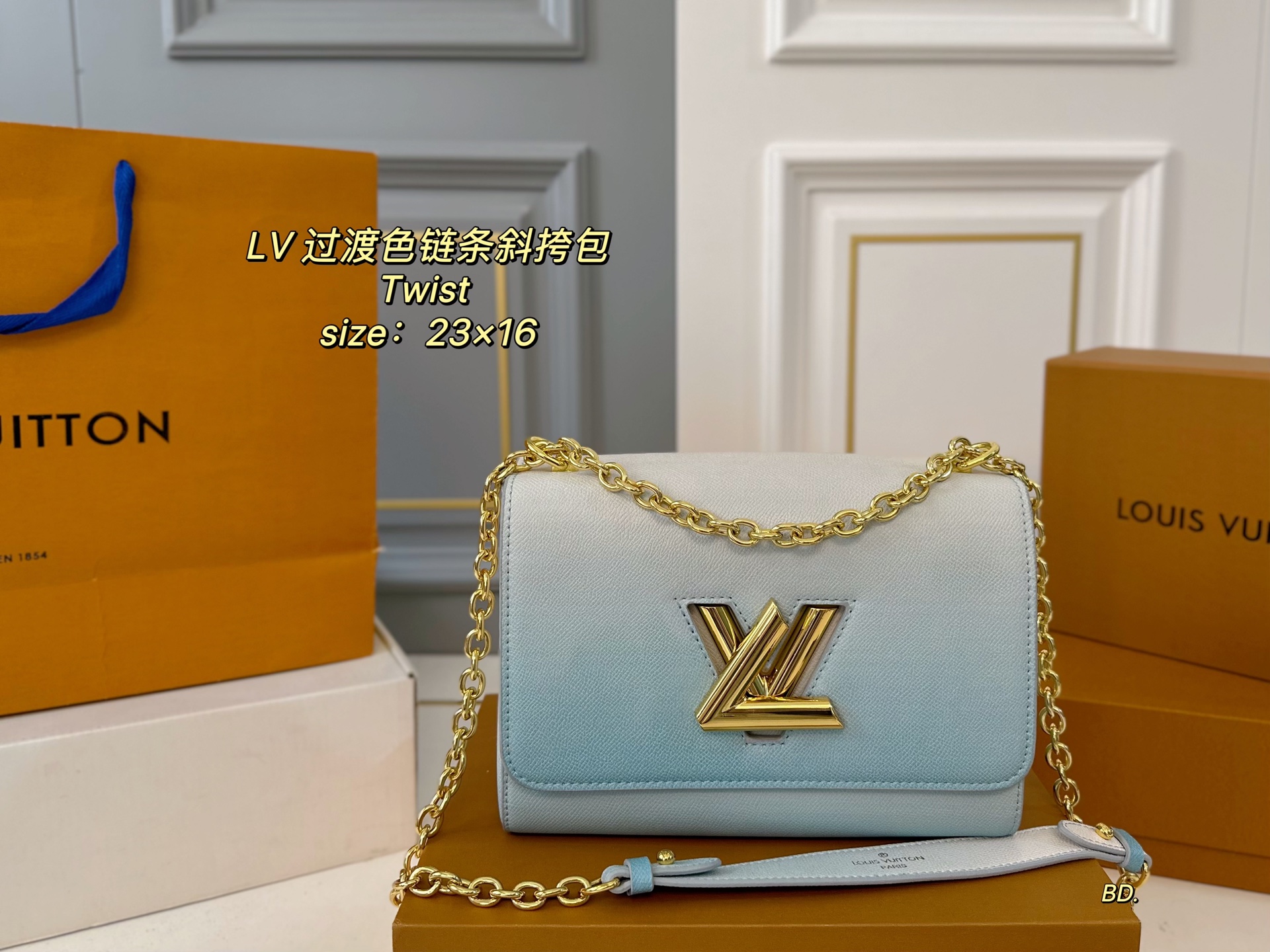 Louis Vuitton Transition color Twist chain crossbody bag
