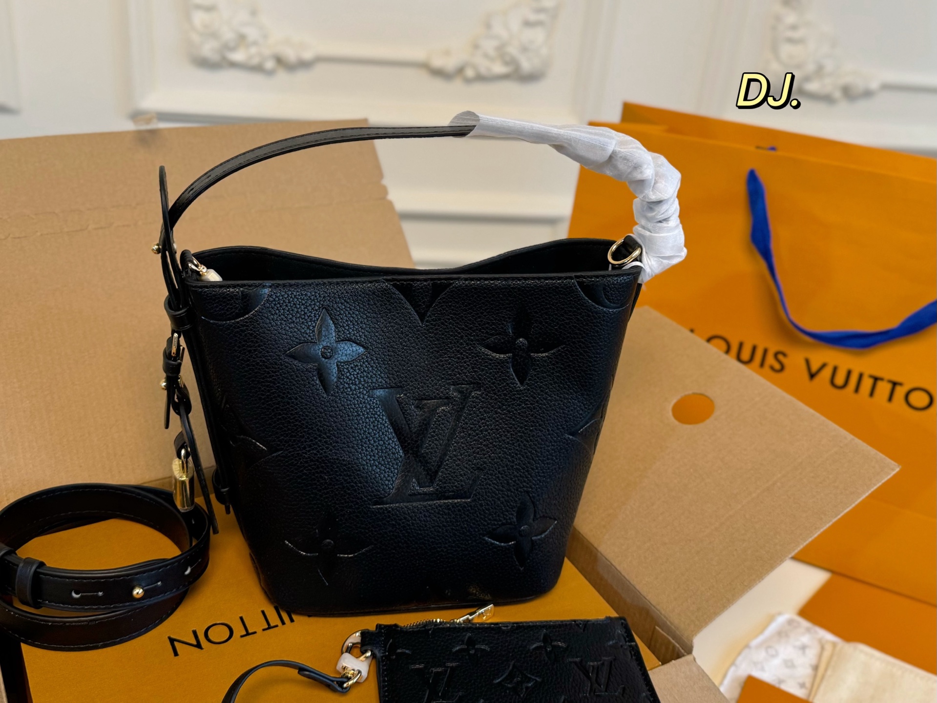 LV 25Allinbb bucket handbag