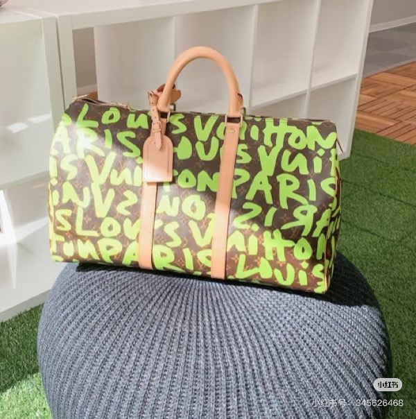 LV Graffiti Travel Bag  Large Capacity