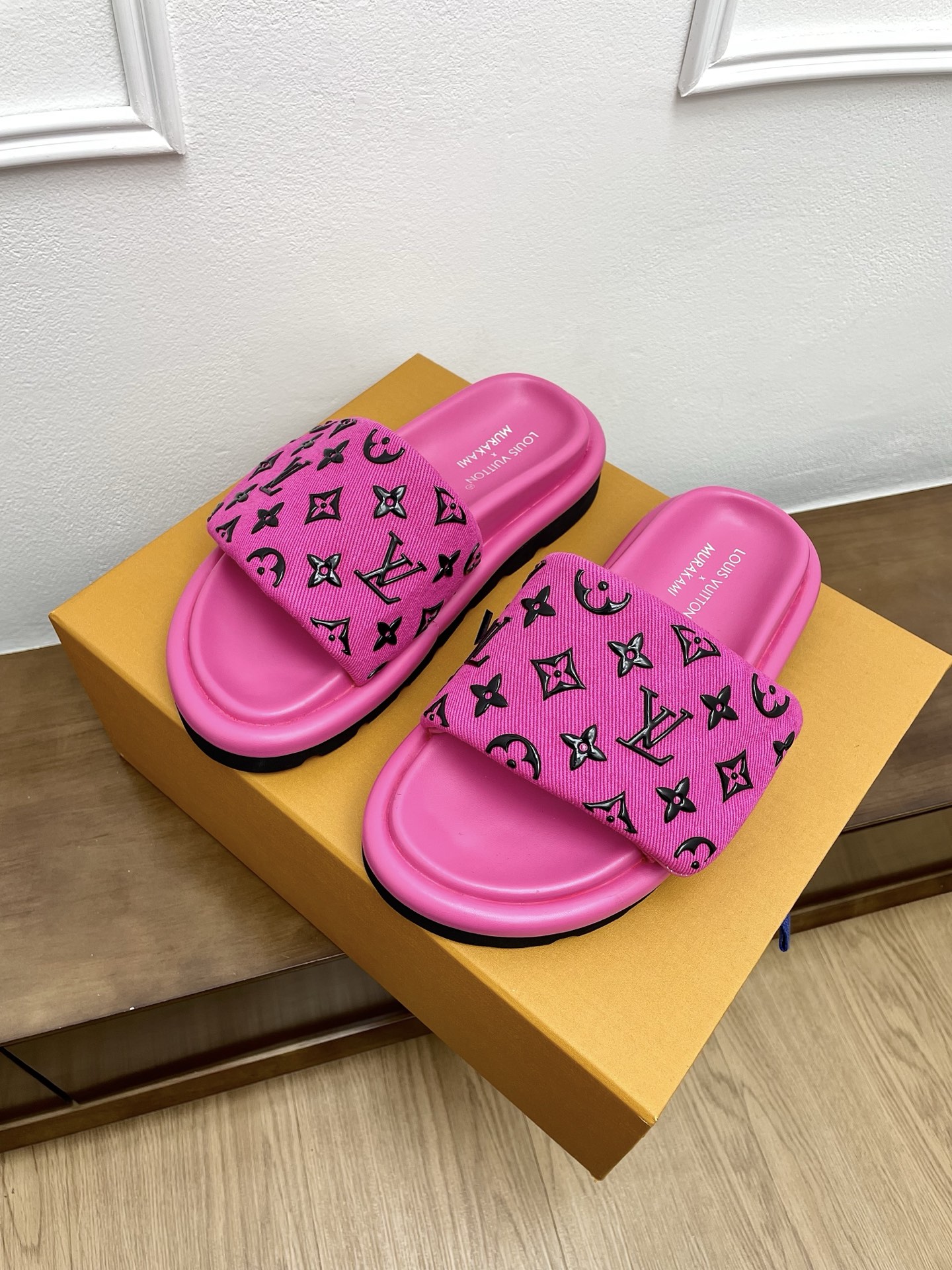 Top version LV slippers unisex