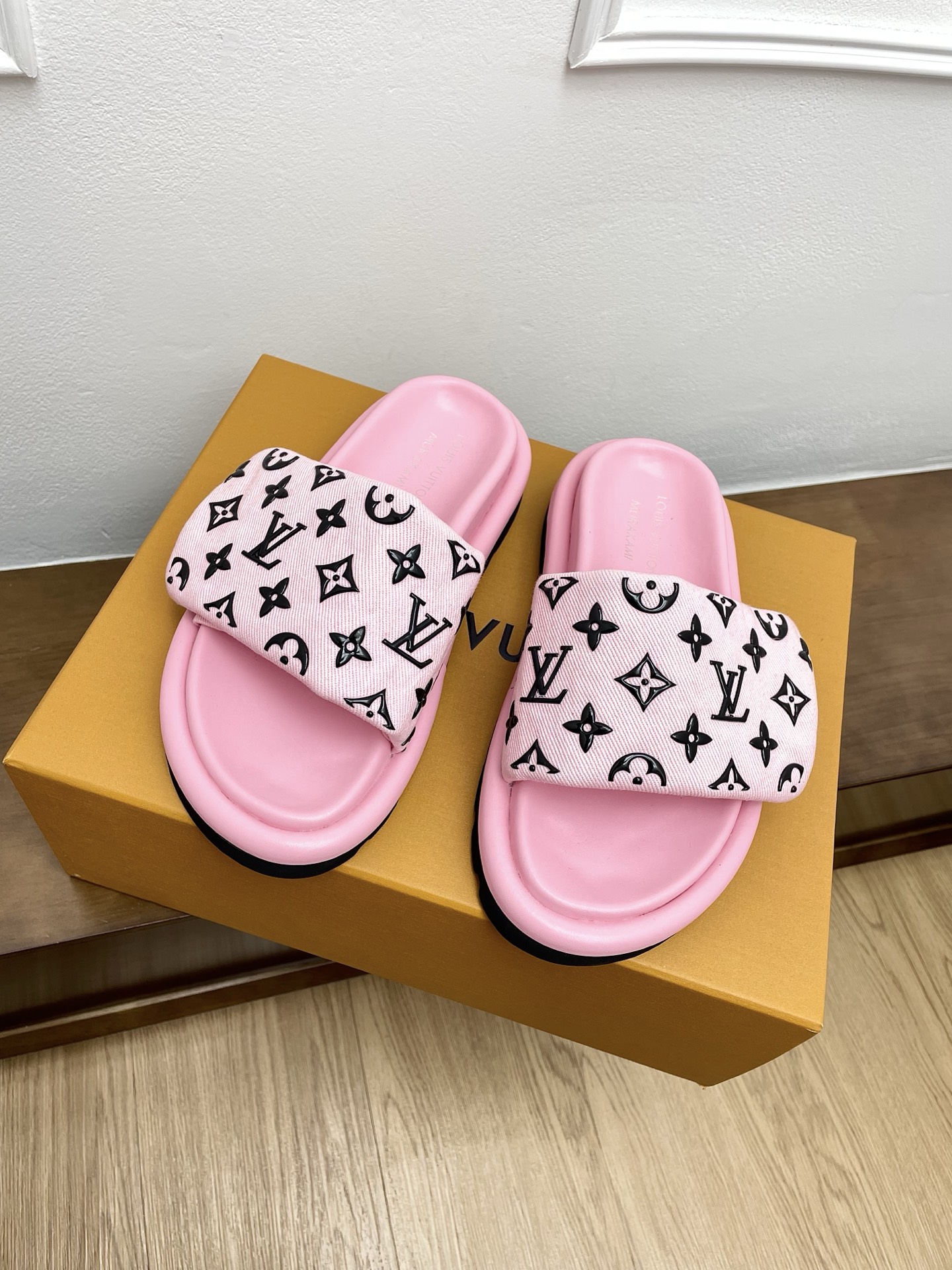 Top version LV slippers unisex