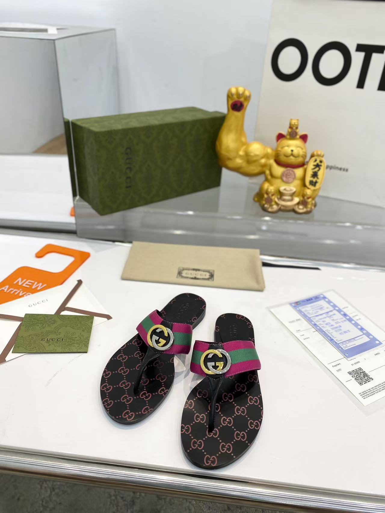 Gucci slippers
