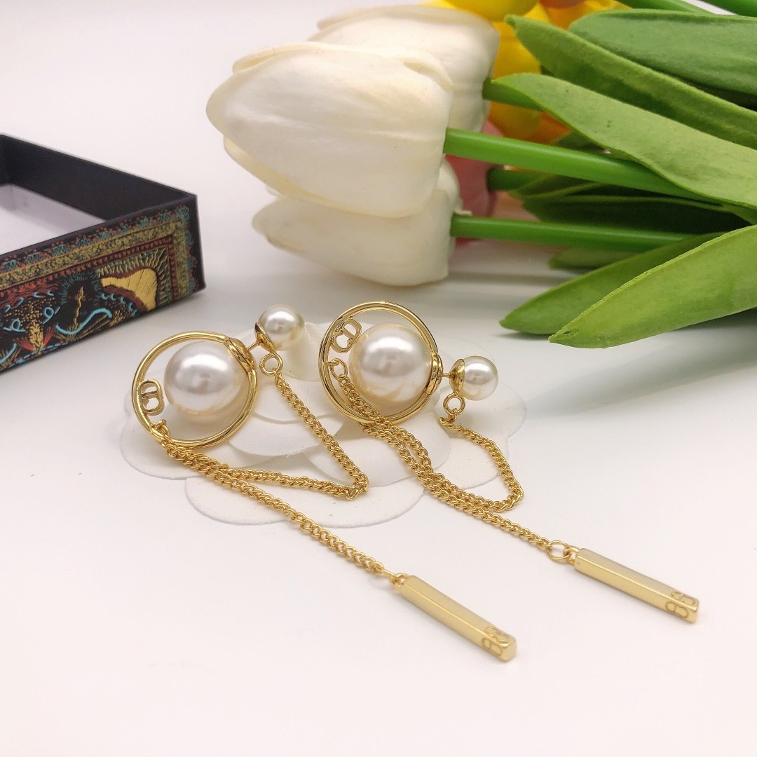 Dior pearl stud earrings