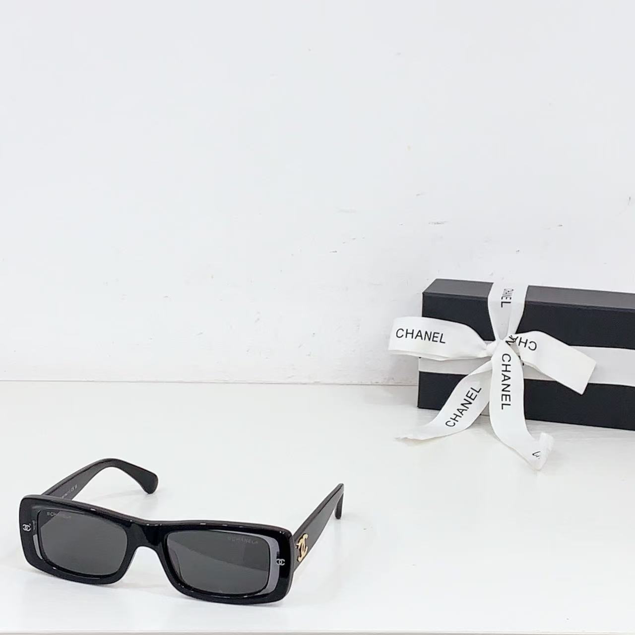 Chanel multicolored sunglasses