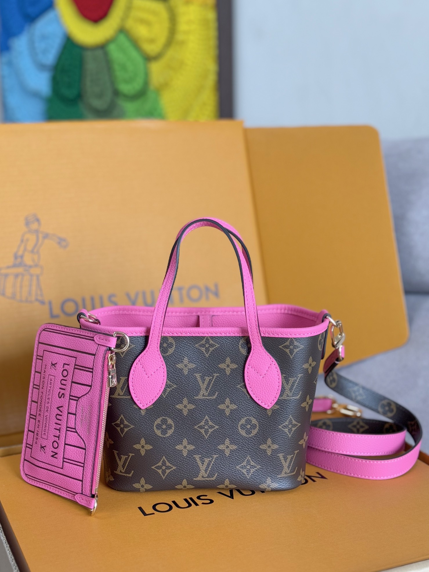 The Neverful Bandouliere Inside Out BB handbag is of 12A quality