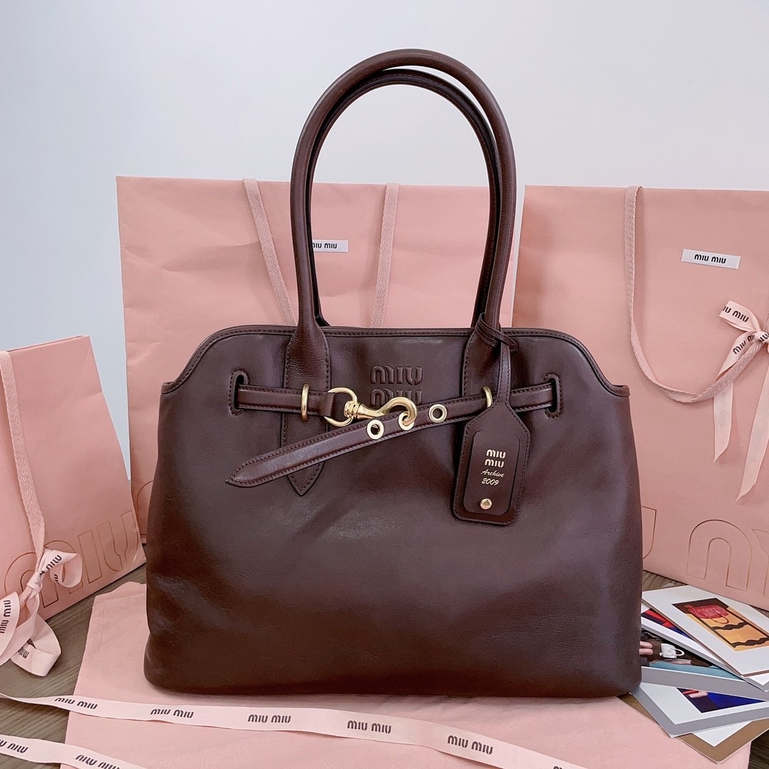 Top version miumiu sheepskin aventure naa tote handbag
