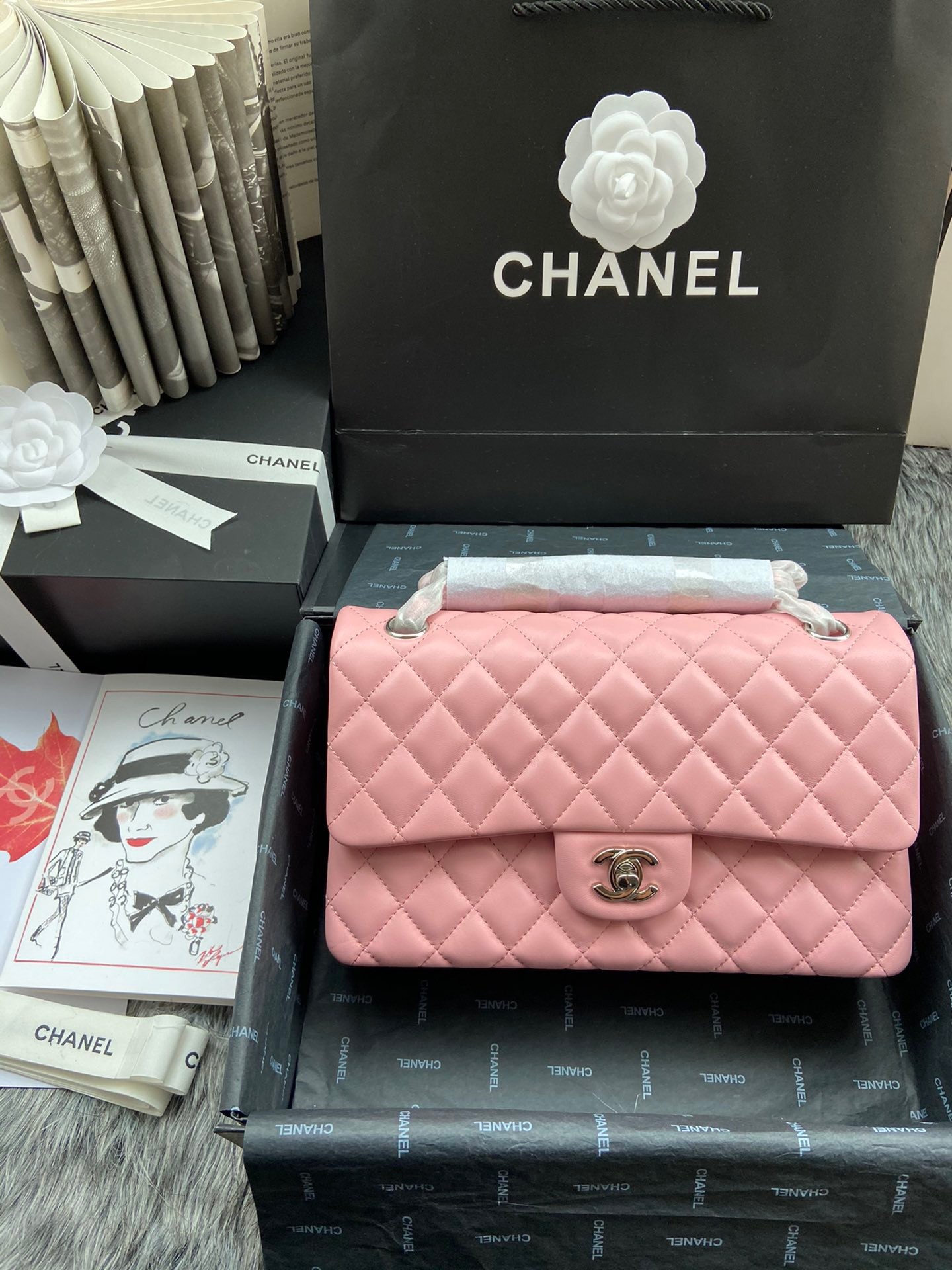 Top version chanel chain shoulder bag