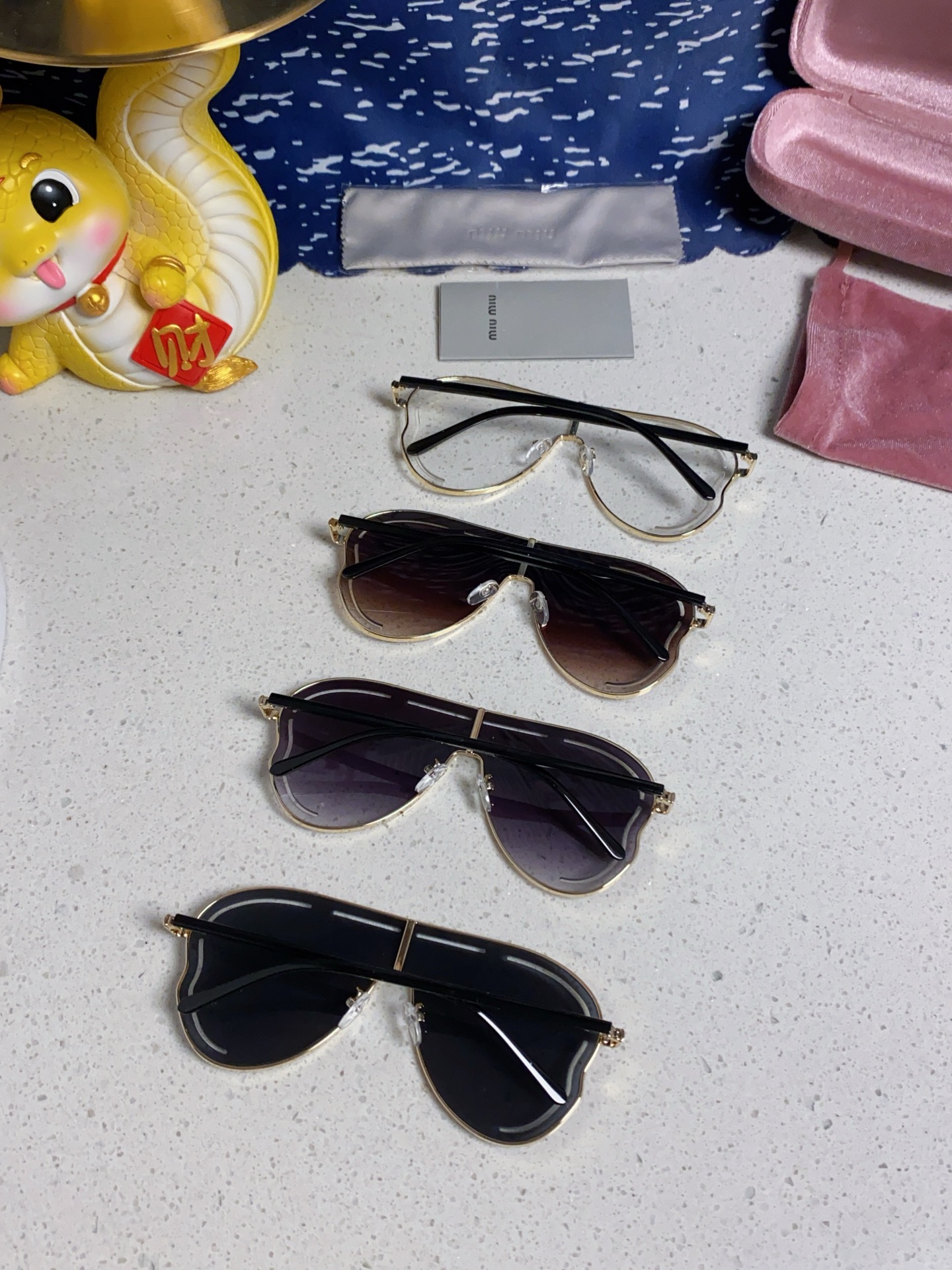 MIUMIU hip-hop sunglasses