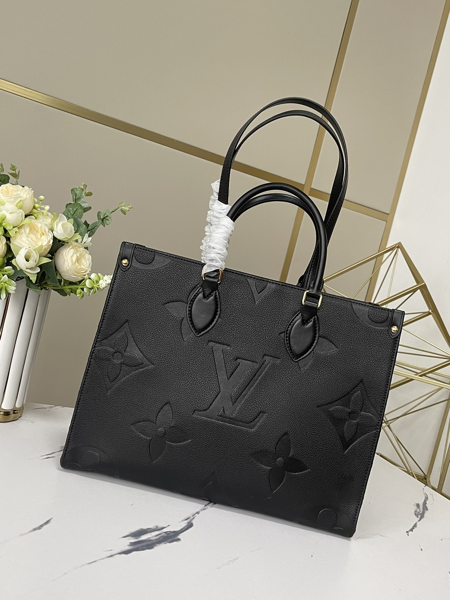 LV OnTheGo Tote Monogram HANDBAG
