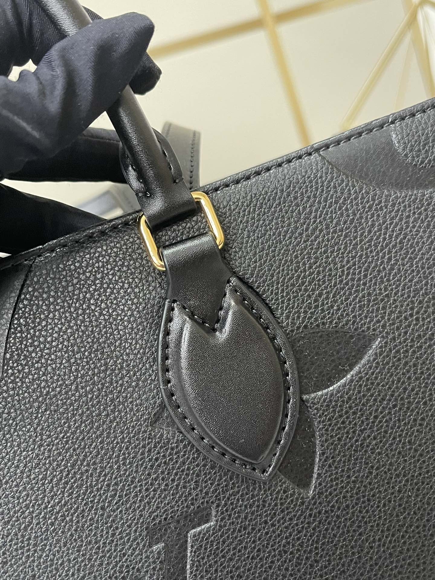 LV OnTheGo Tote Monogram HANDBAG