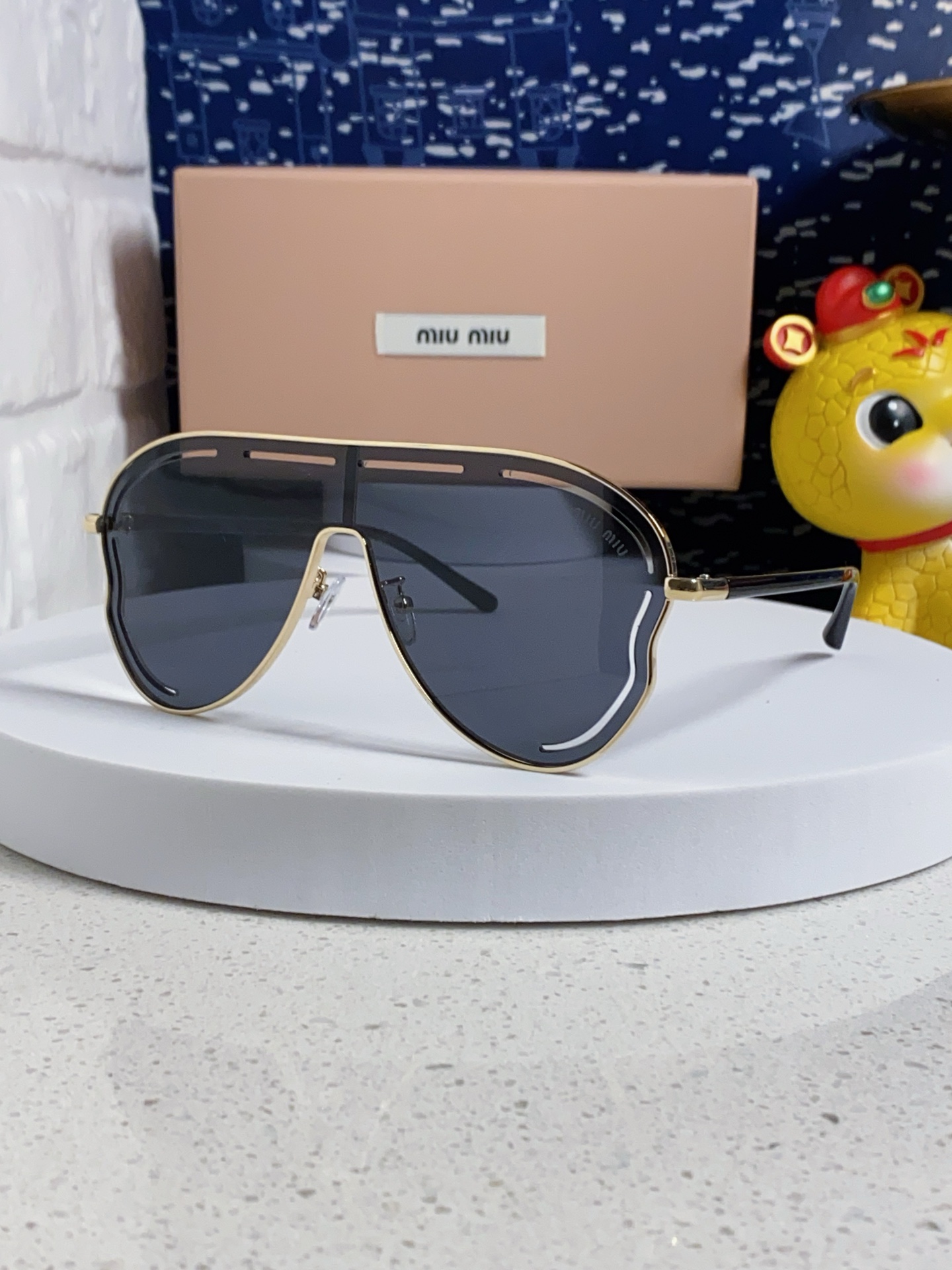 MIUMIU hip-hop sunglasses