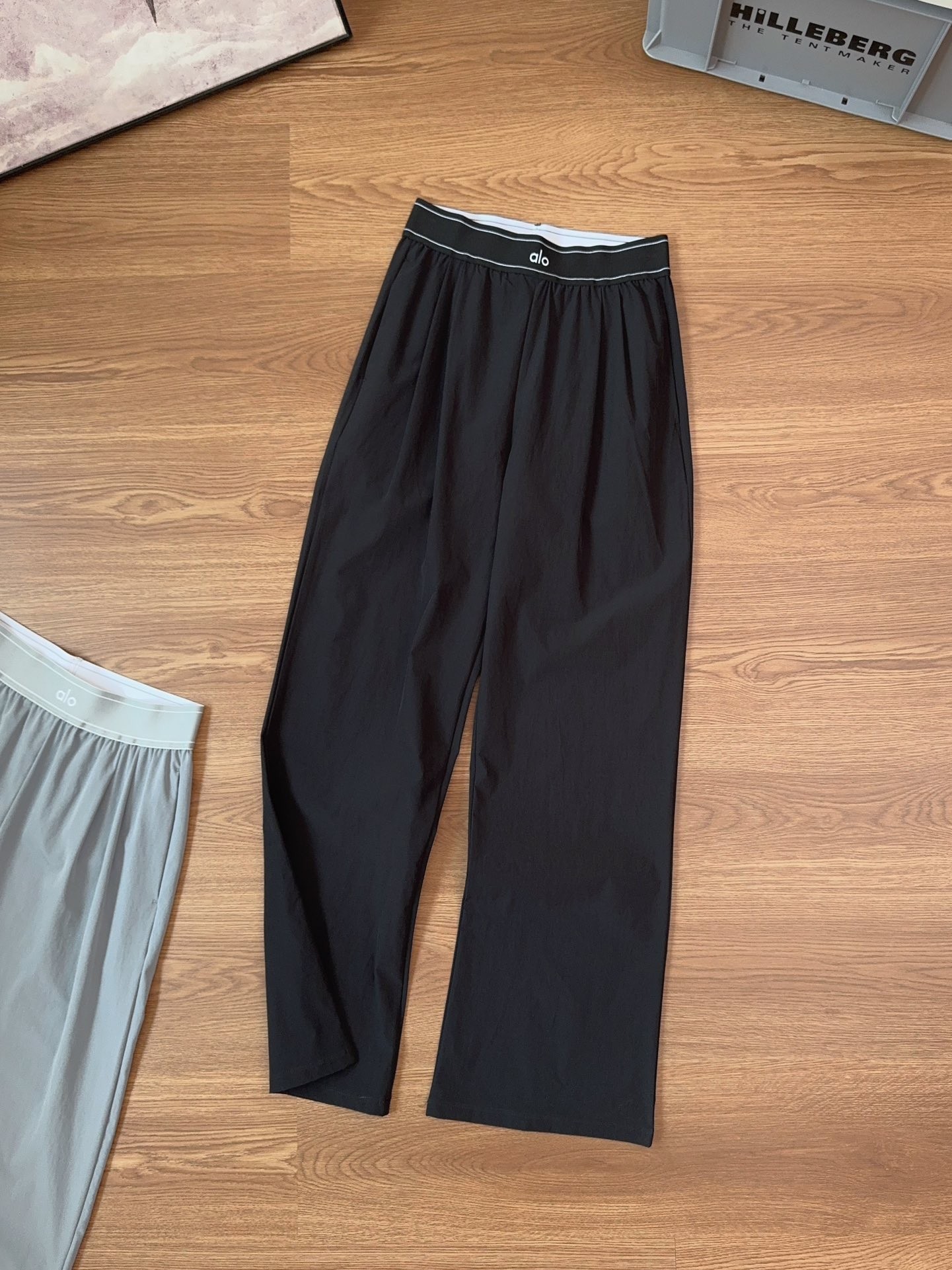 alo yoga SUIT UP TROUSER