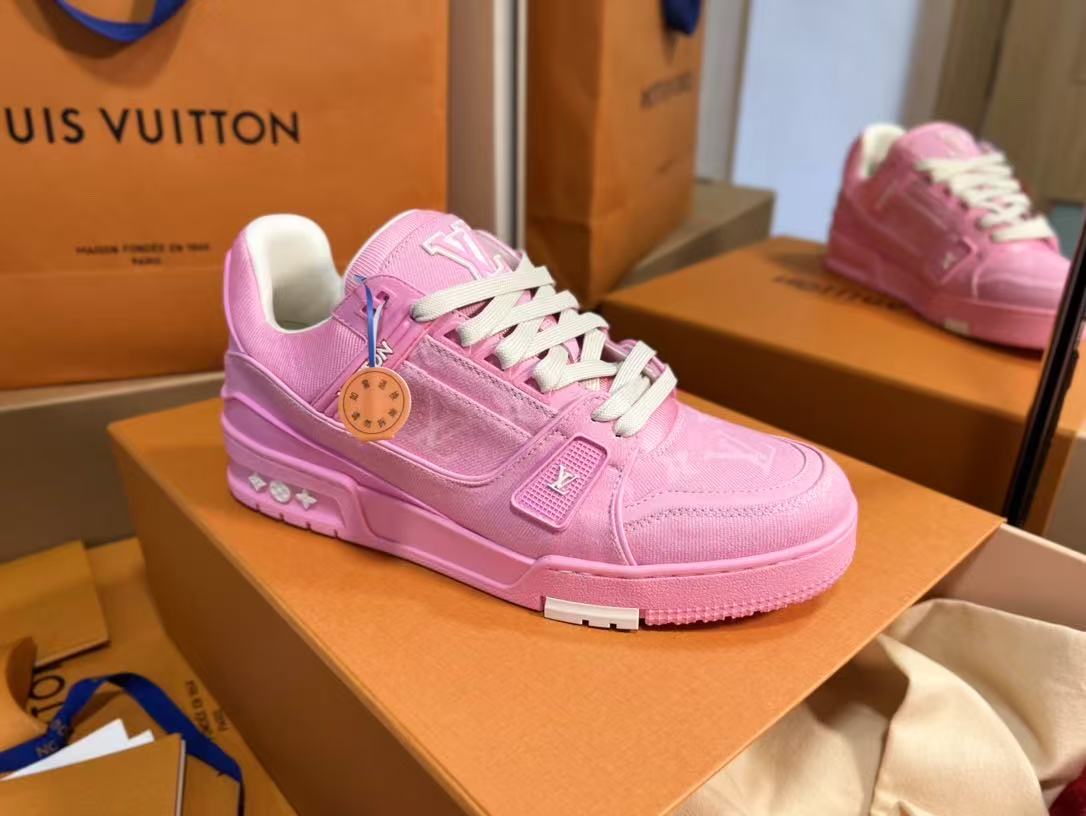 LV trainer sports shoes