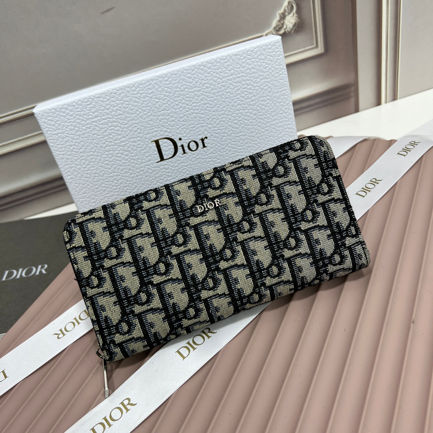 Dior 30 Montaigne Voyageur Slim Wallet
