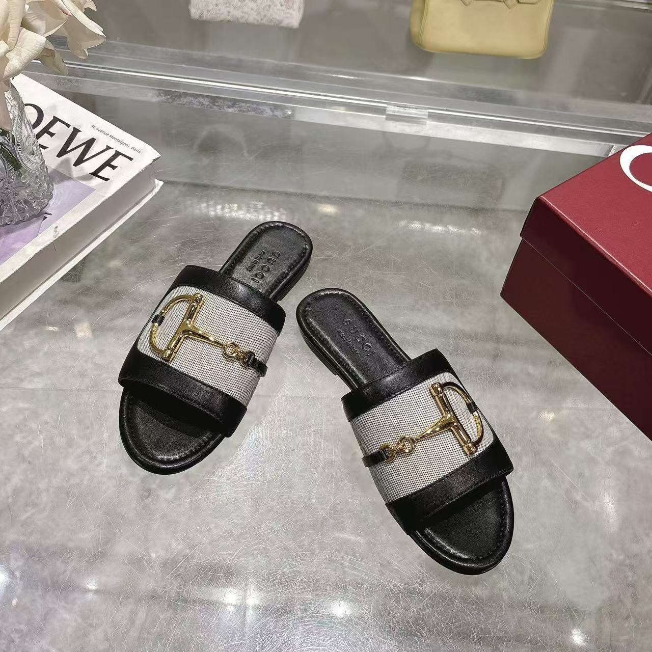 Gucci horse buckle slippers