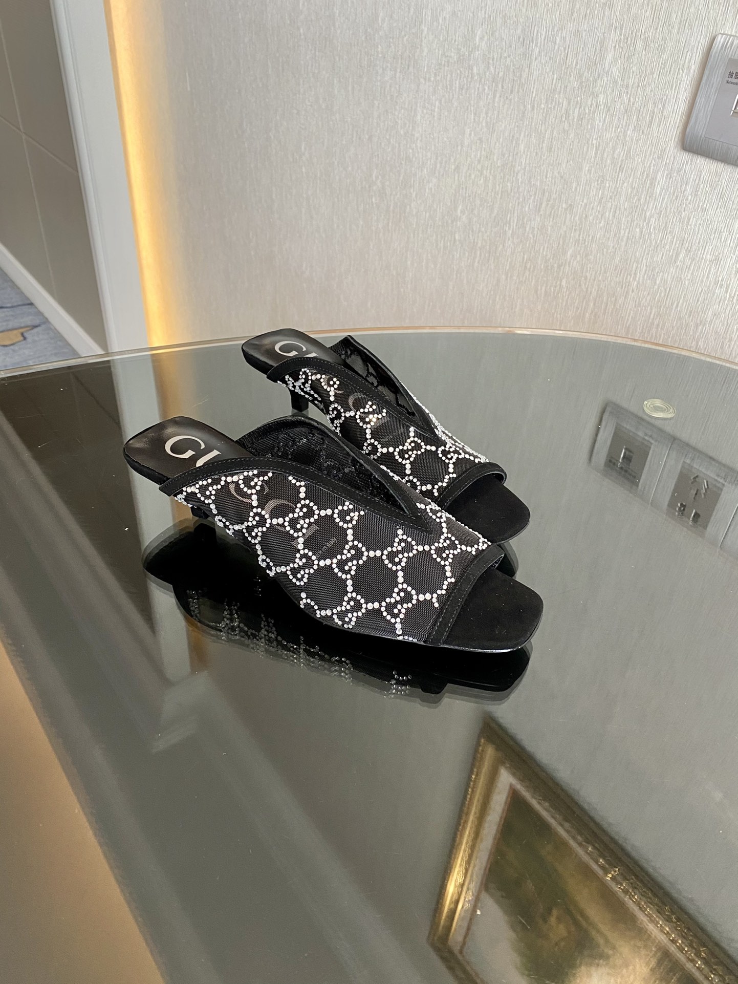 Gucci low-heeled shoes sandals