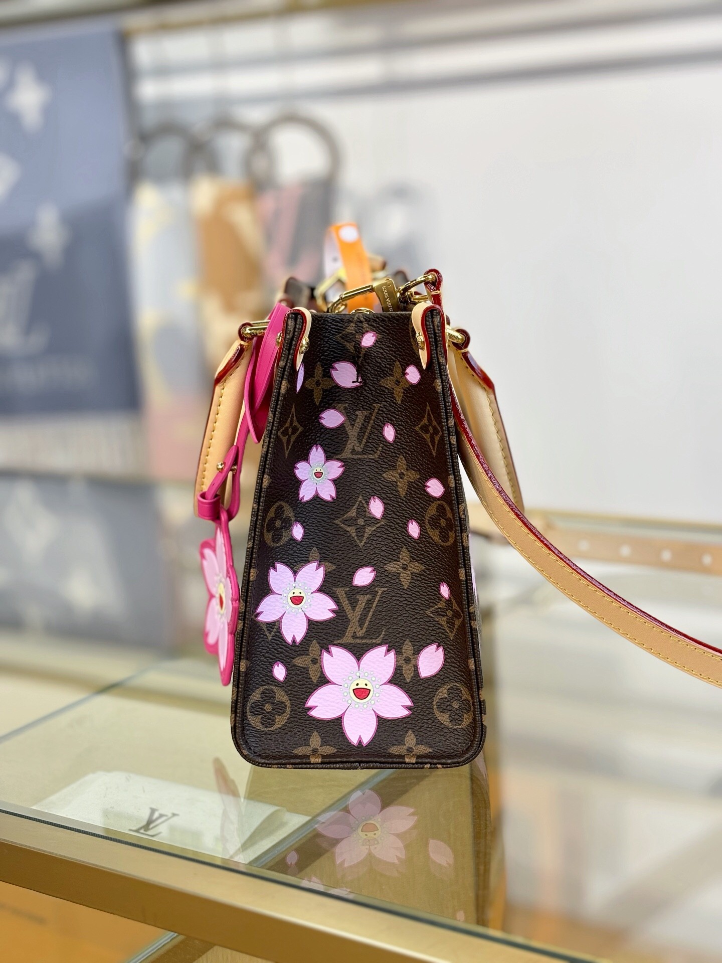 Top version lv X TM onthego handbag