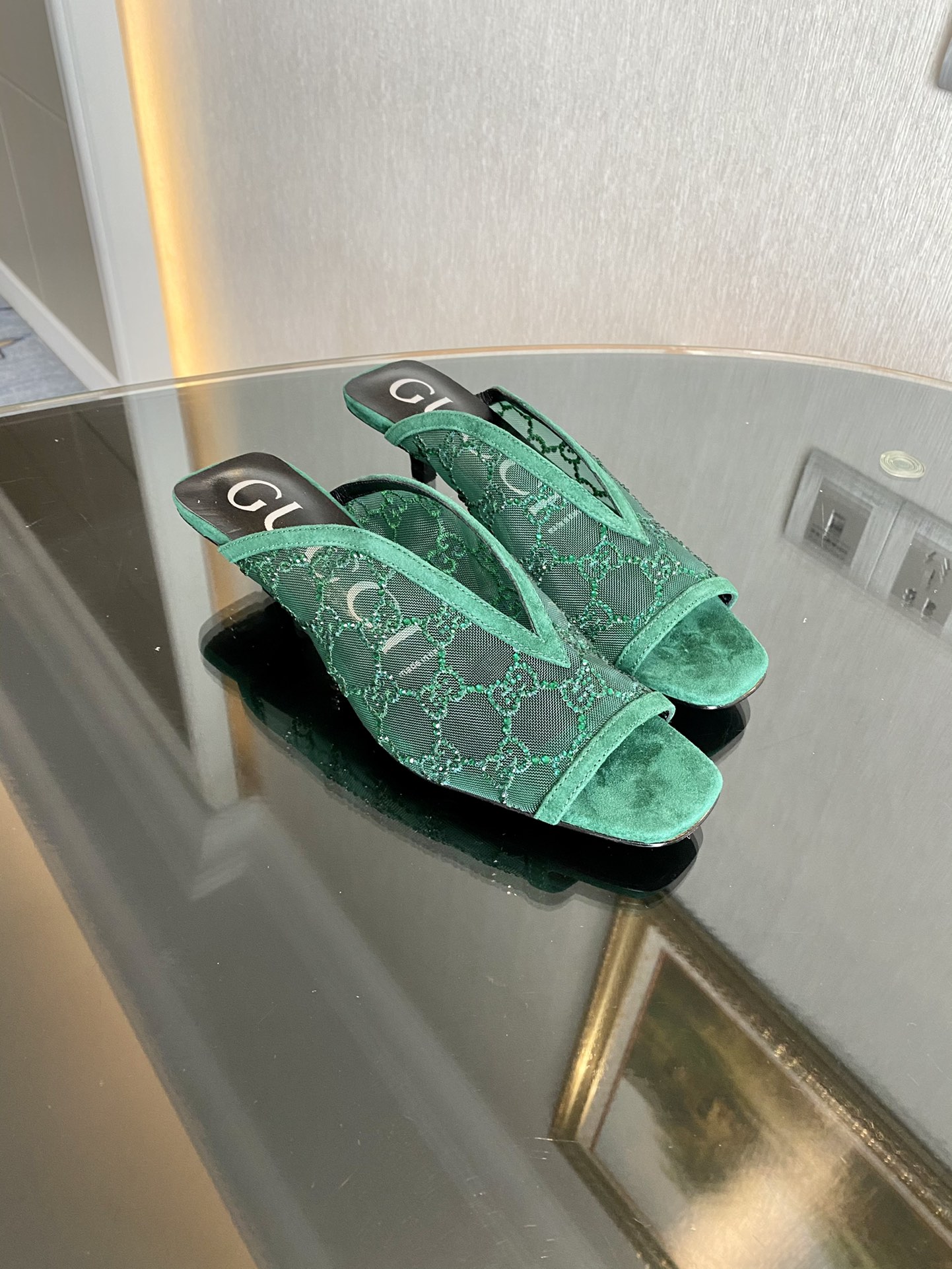 Gucci low-heeled shoes sandals