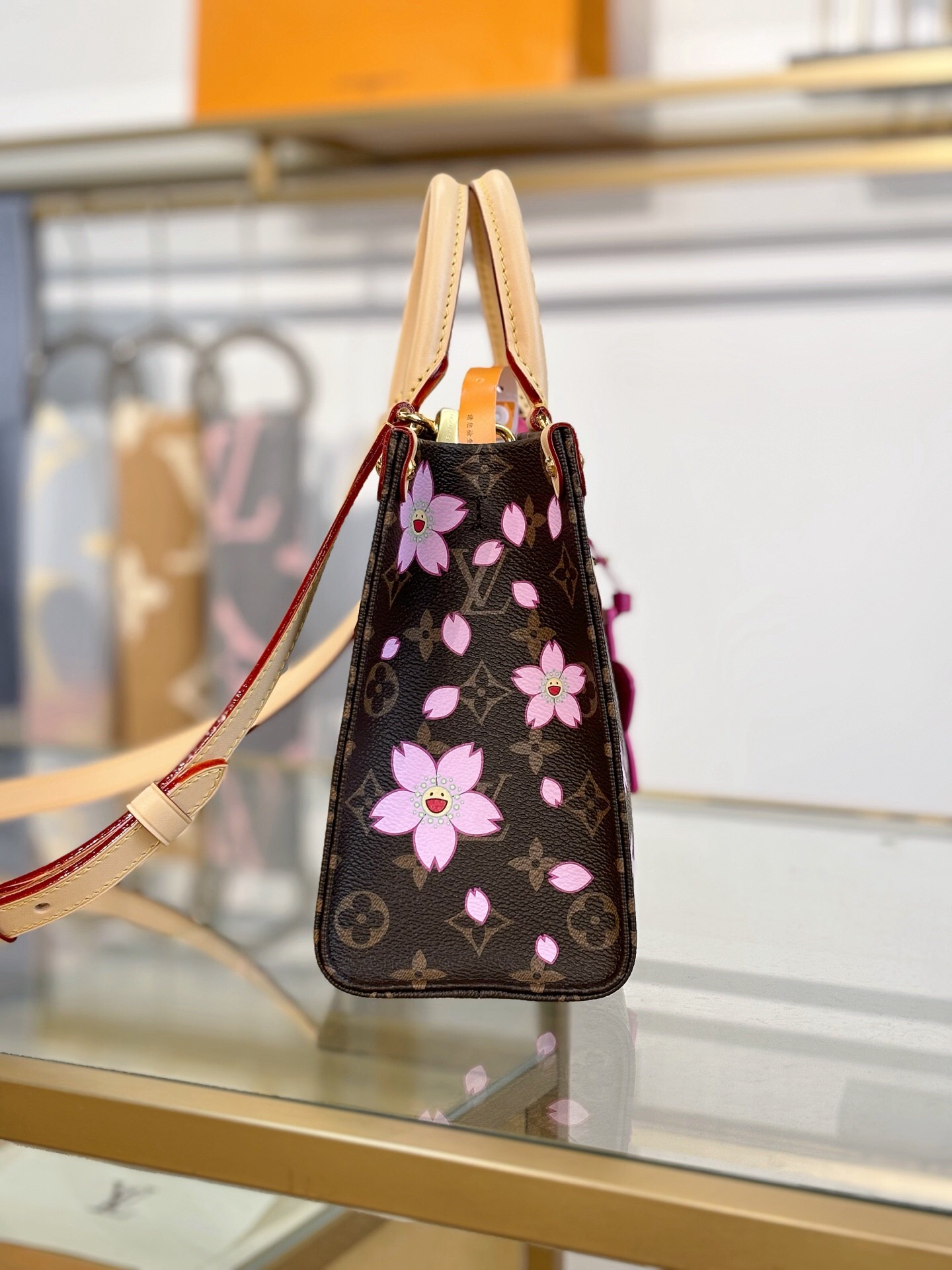 Top version lv X TM onthego handbag
