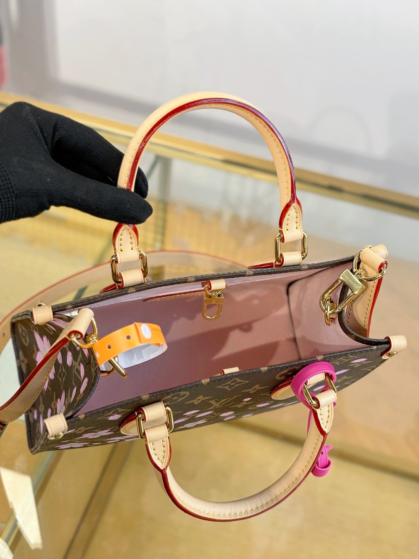Top version lv X TM onthego handbag