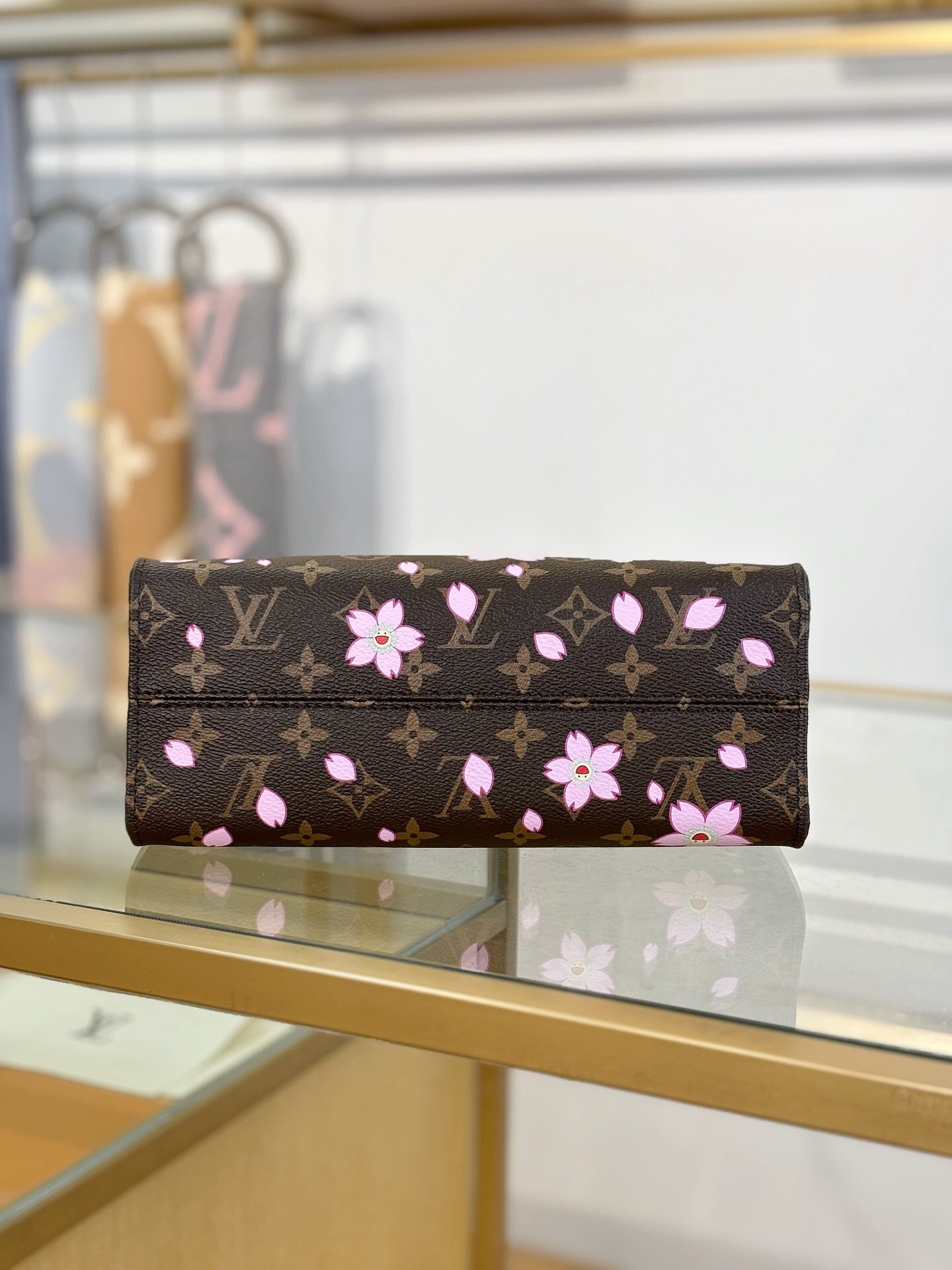 Top version lv X TM onthego handbag