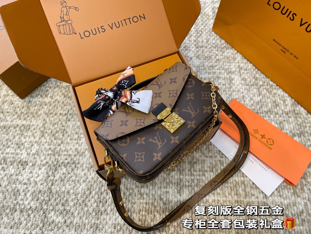LV pochette metis east west monogram message bag
