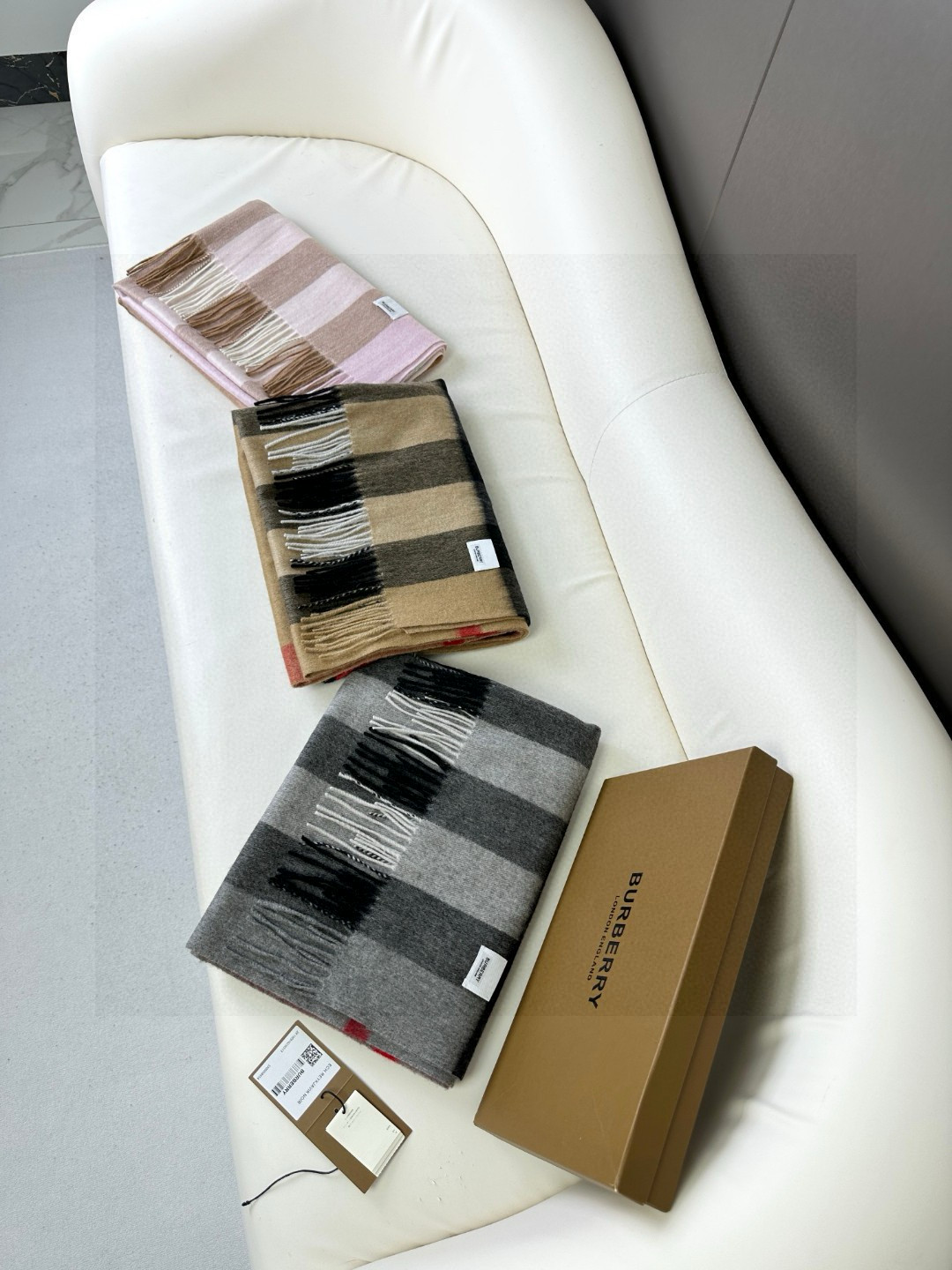 Burberry classic large checkered shawl