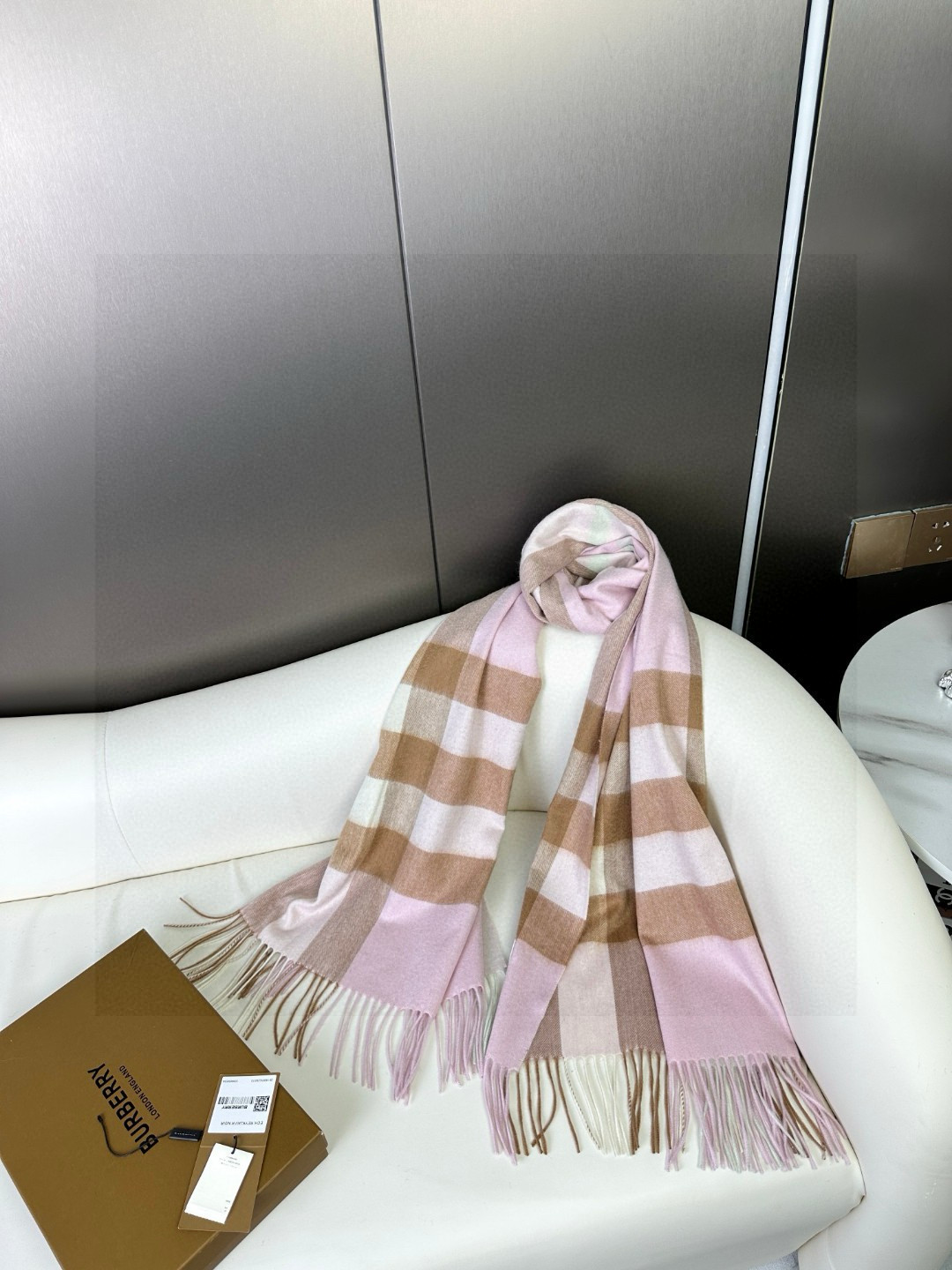Burberry classic large checkered shawl