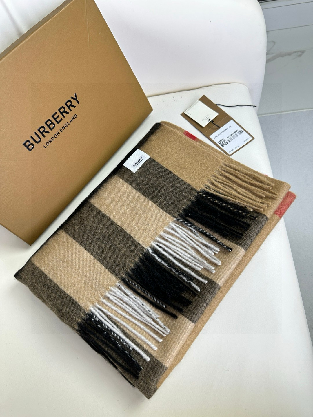 Burberry classic large checkered shawl