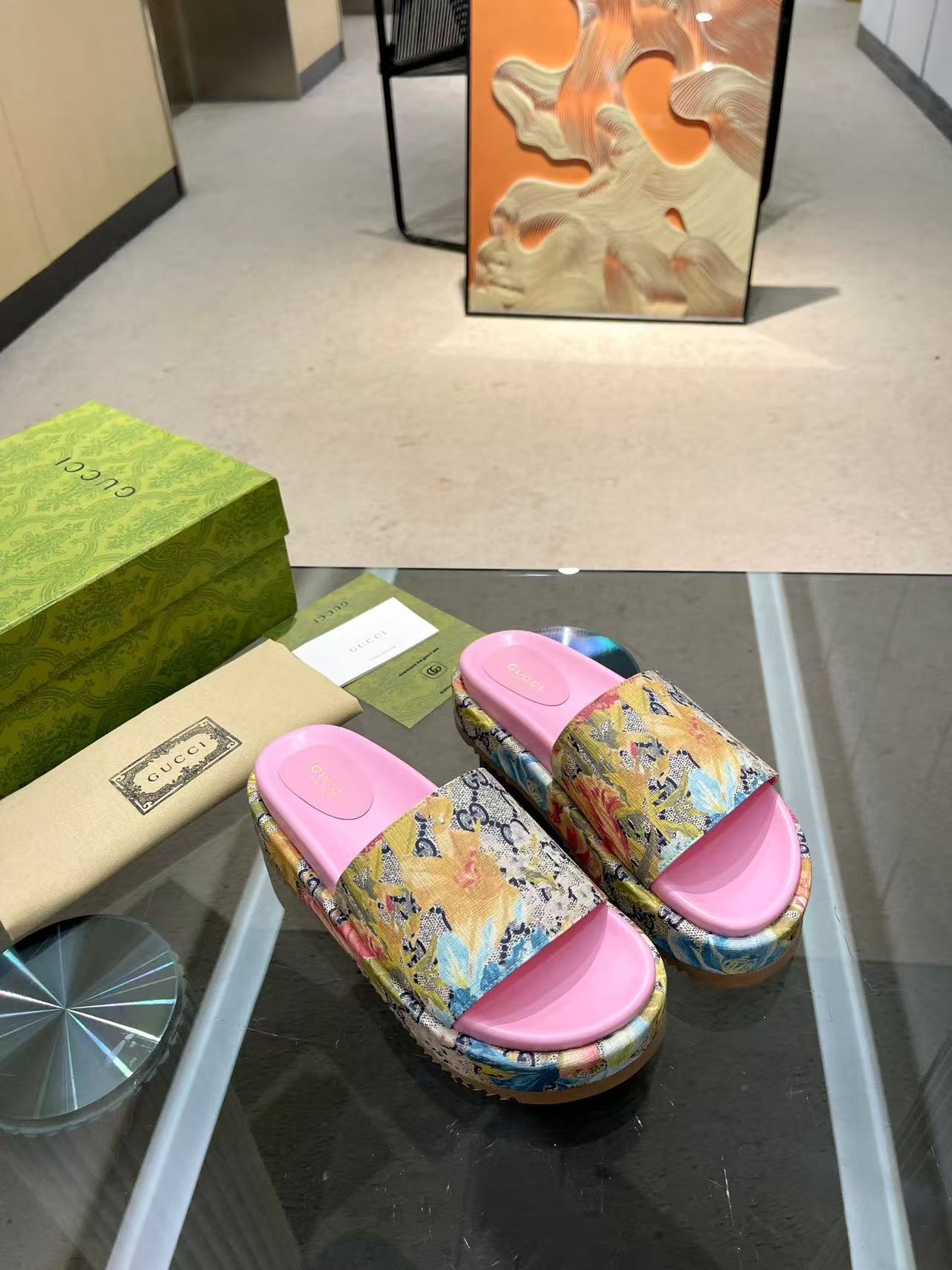 Gucci thick-soled slippers