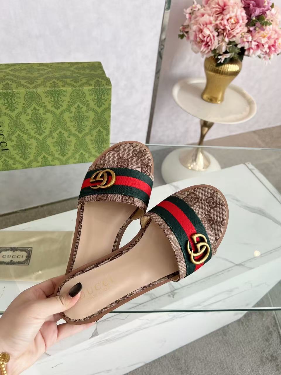 Gucci slippers
