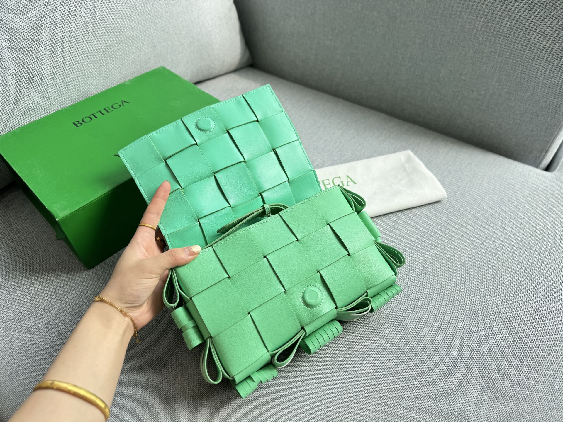 Boteaa Veneta CASSETTE Pillow bag