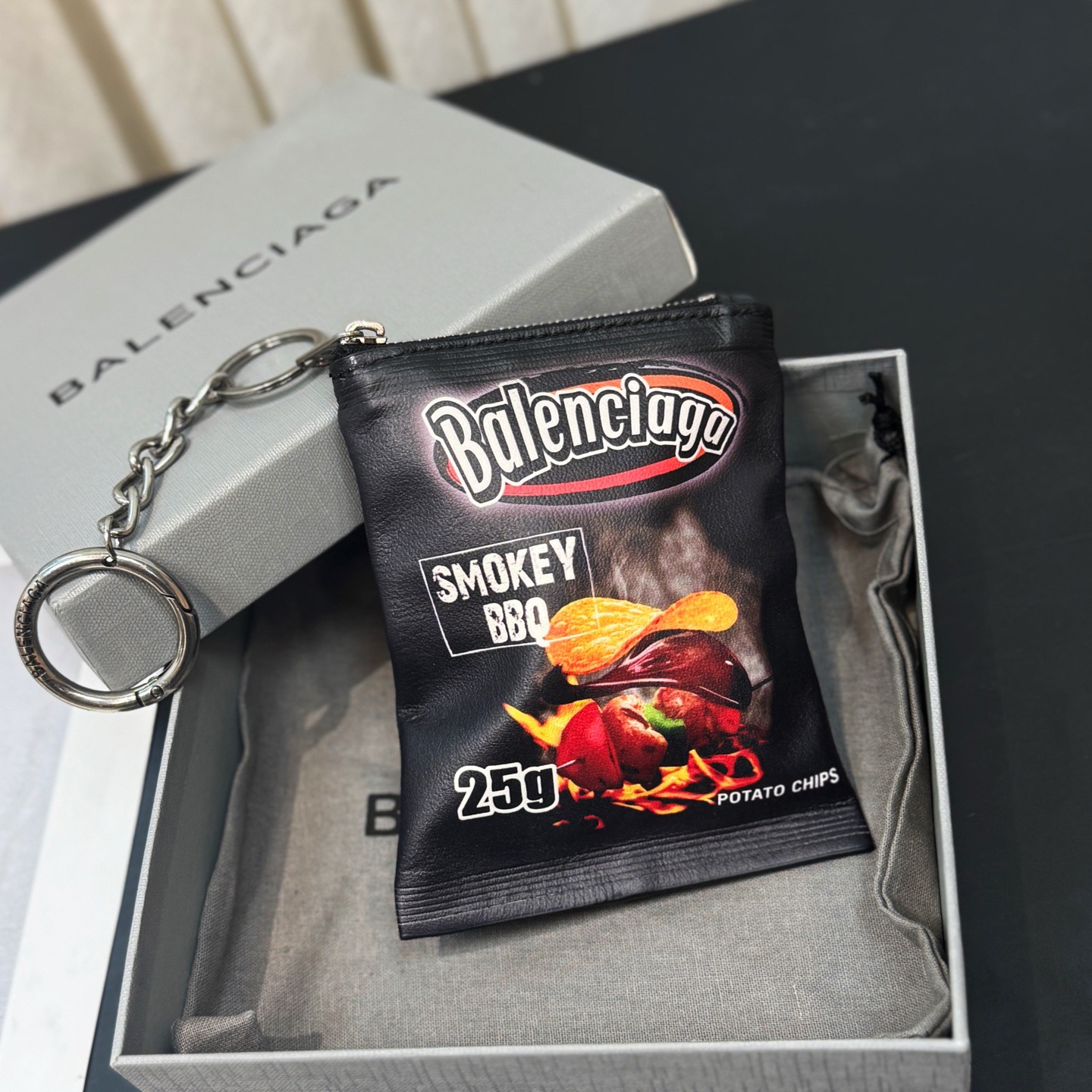 Balenciaga genuine leather potato chip bag hand-held bag pendant