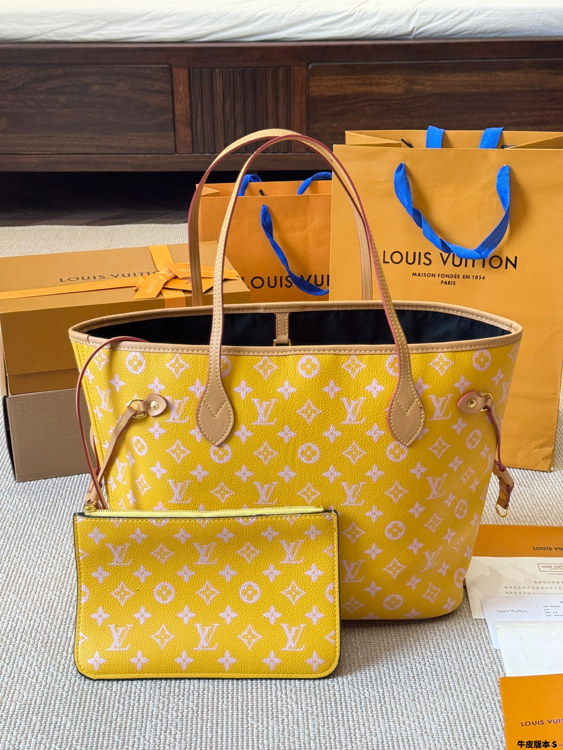 LV Neverfull shoulder bag Leather version