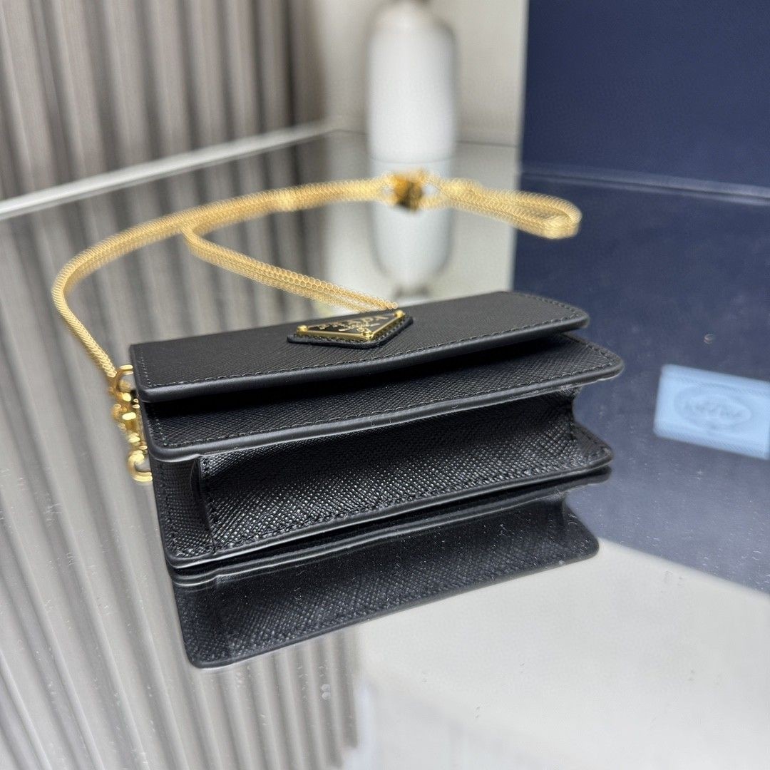 Top version Prada chain shoulder bag