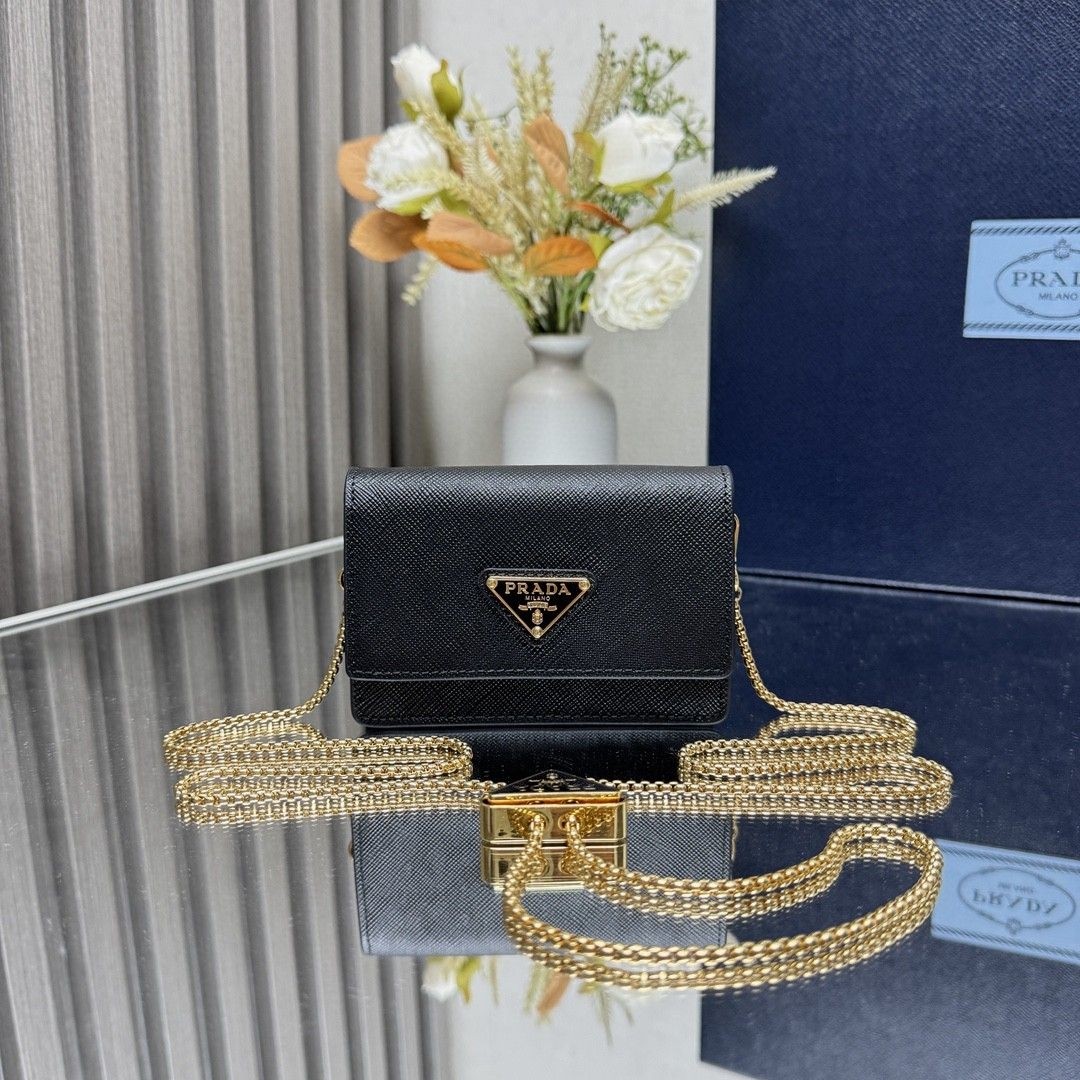 Top version Prada chain shoulder bag