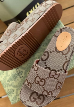 Gucci slippers
