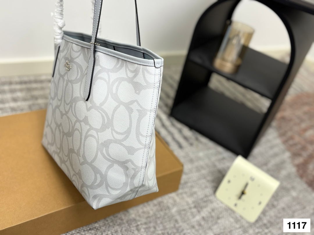 Coach tote shopping bags