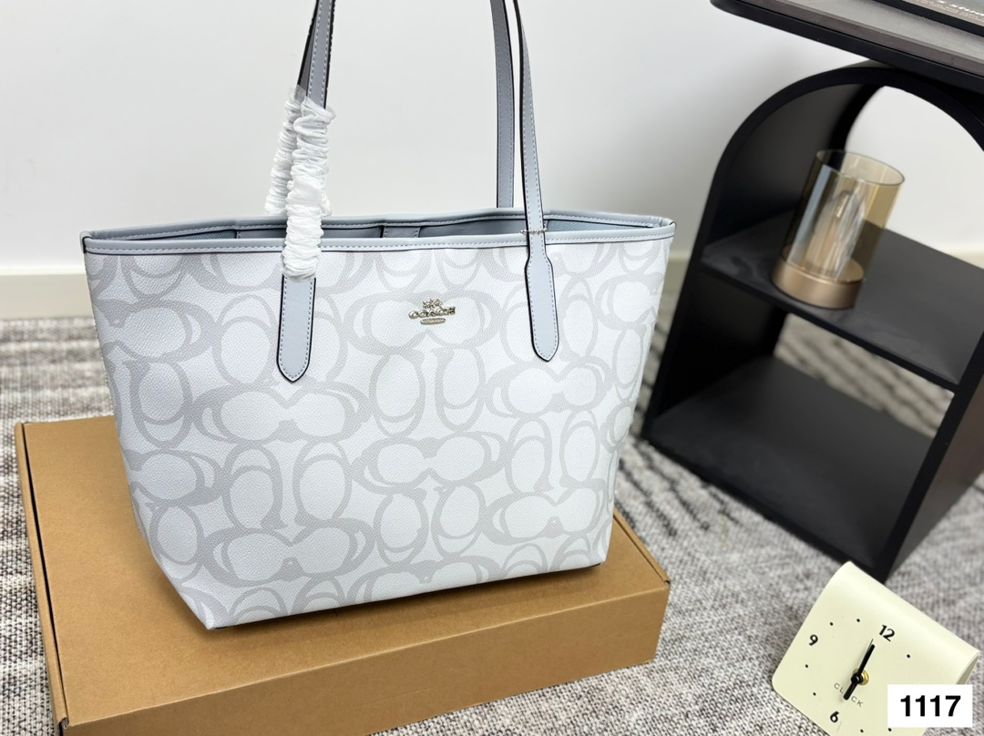 Coach tote shopping bags