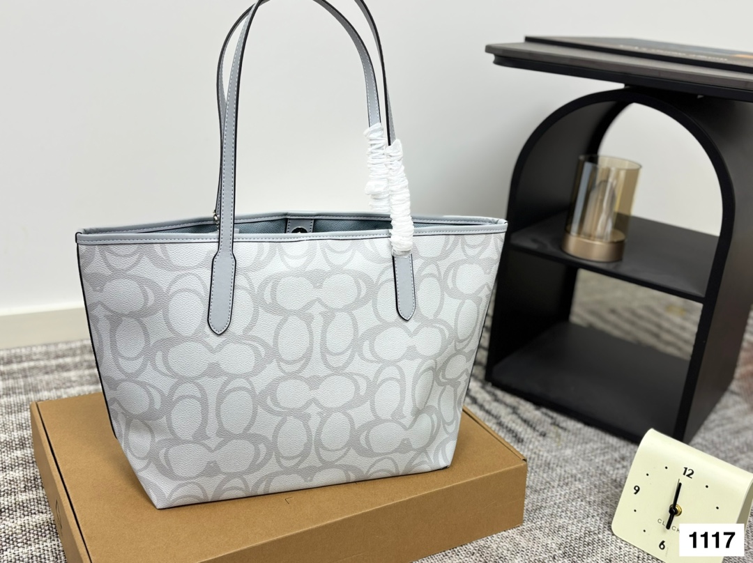 Coach tote shopping bags