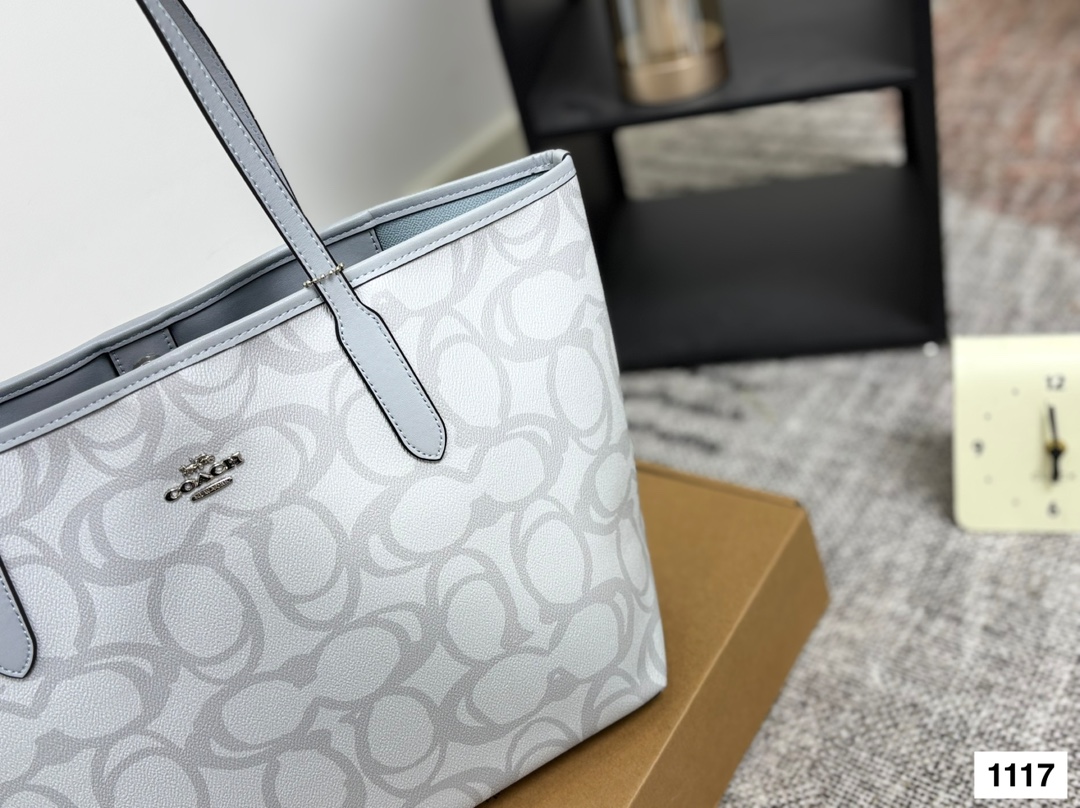 Coach tote shopping bags