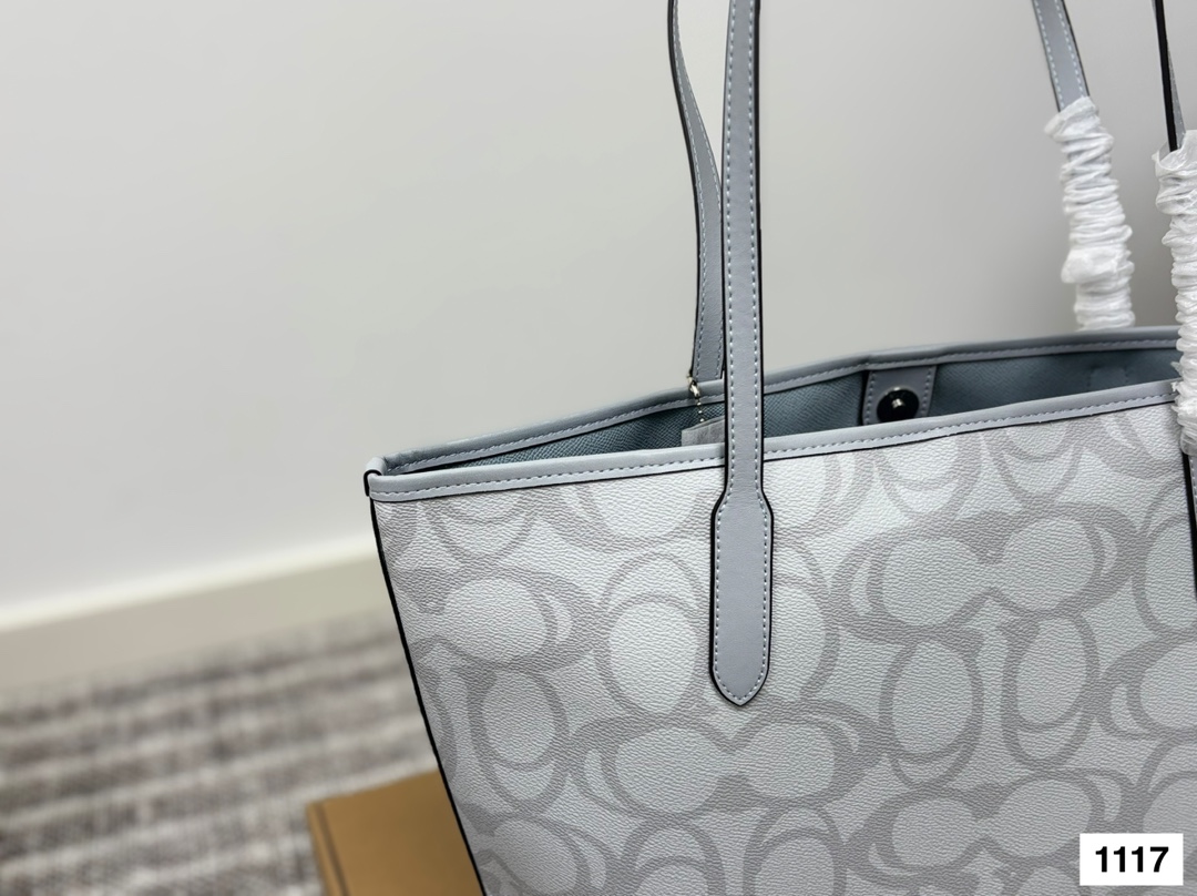 Coach tote shopping bags