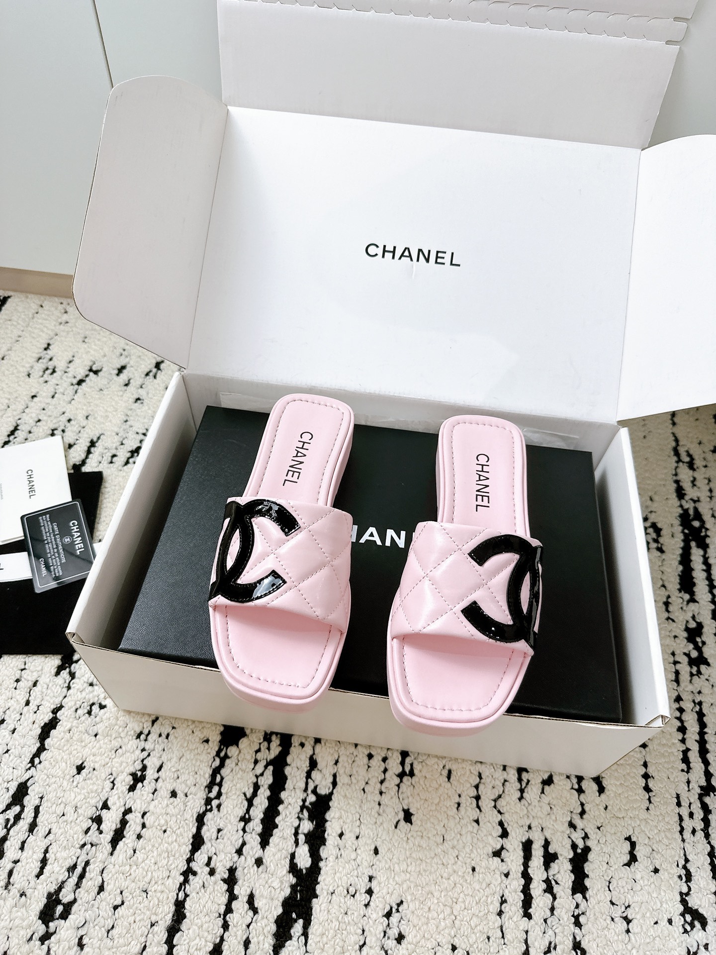 Chanel Kangpeng slippers