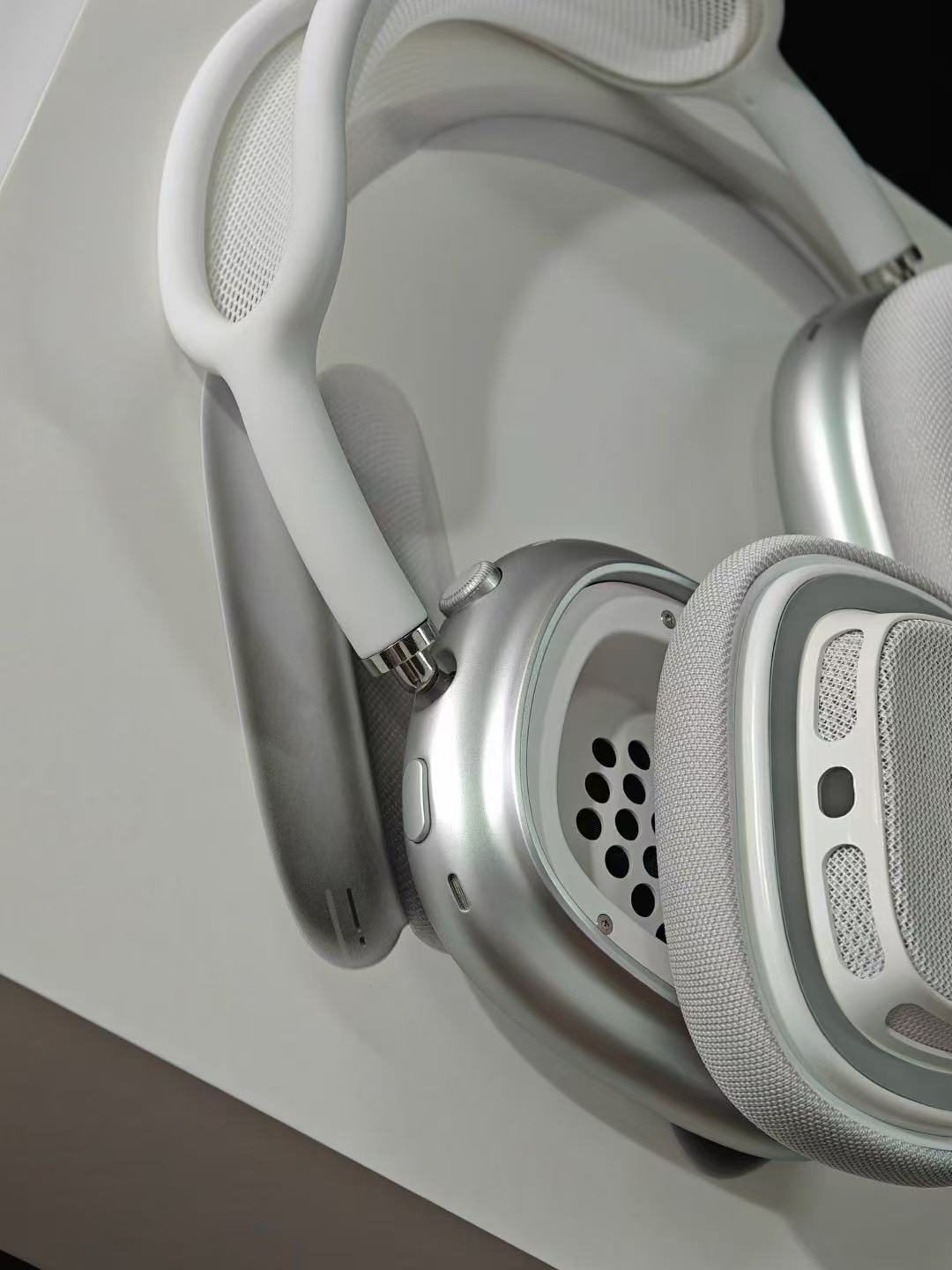 Top version of AIR PODS MAX