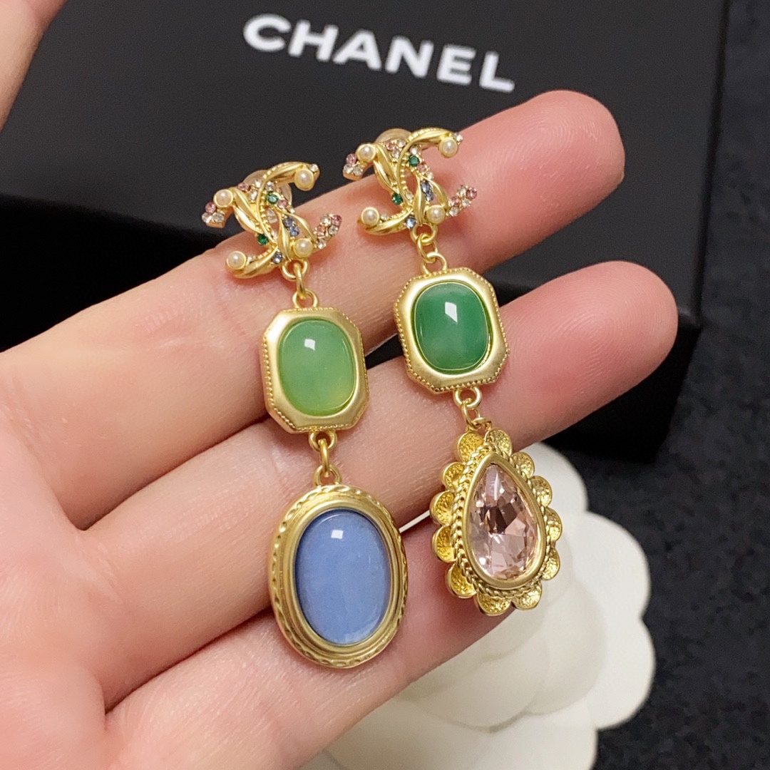 Chanel pink diamond agate stud earrings