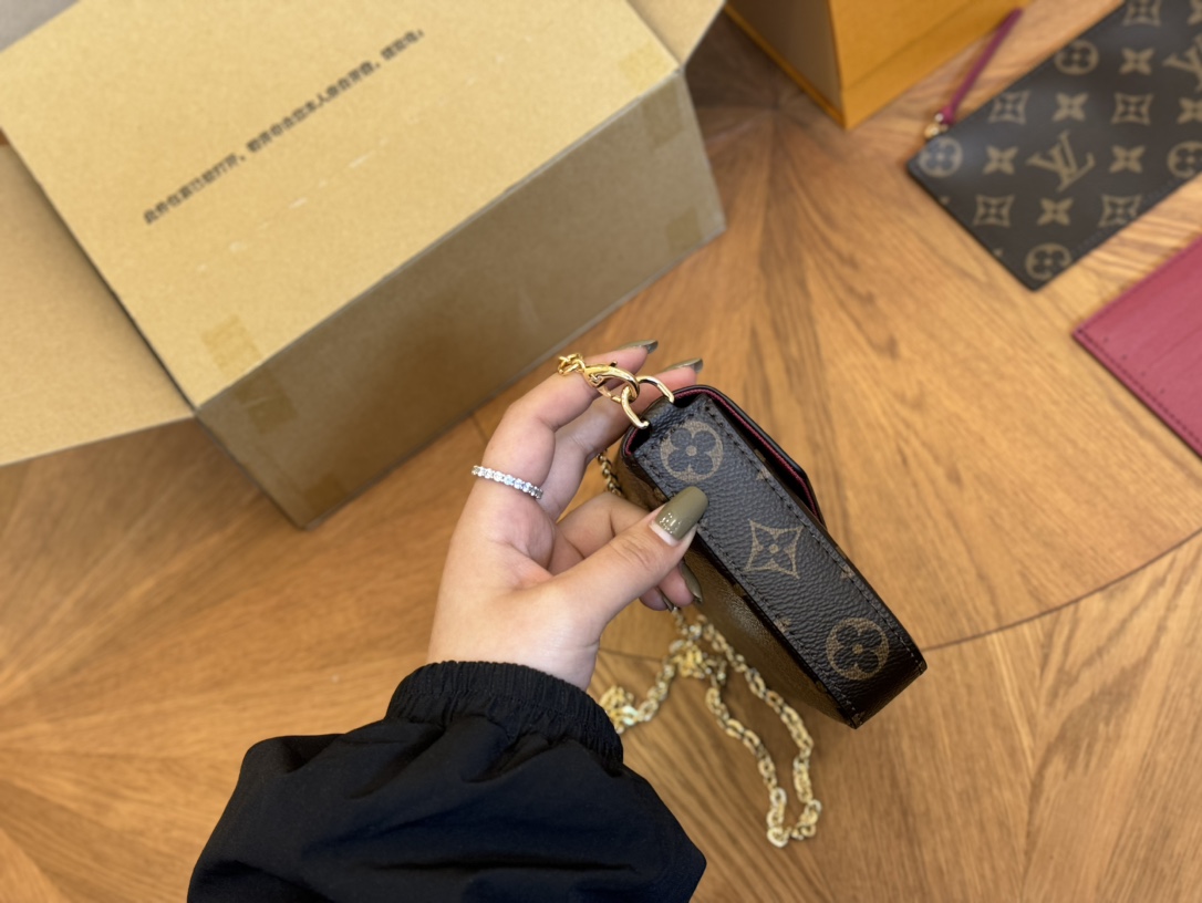 High quality LV MULTI POCHETTE ACCESSORIES bag