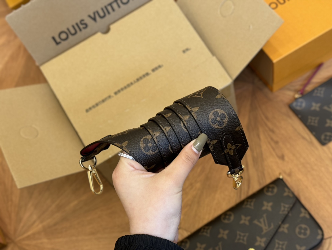 High quality LV MULTI POCHETTE ACCESSORIES bag