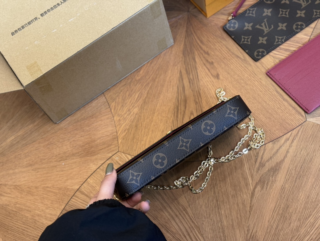 High quality LV MULTI POCHETTE ACCESSORIES bag