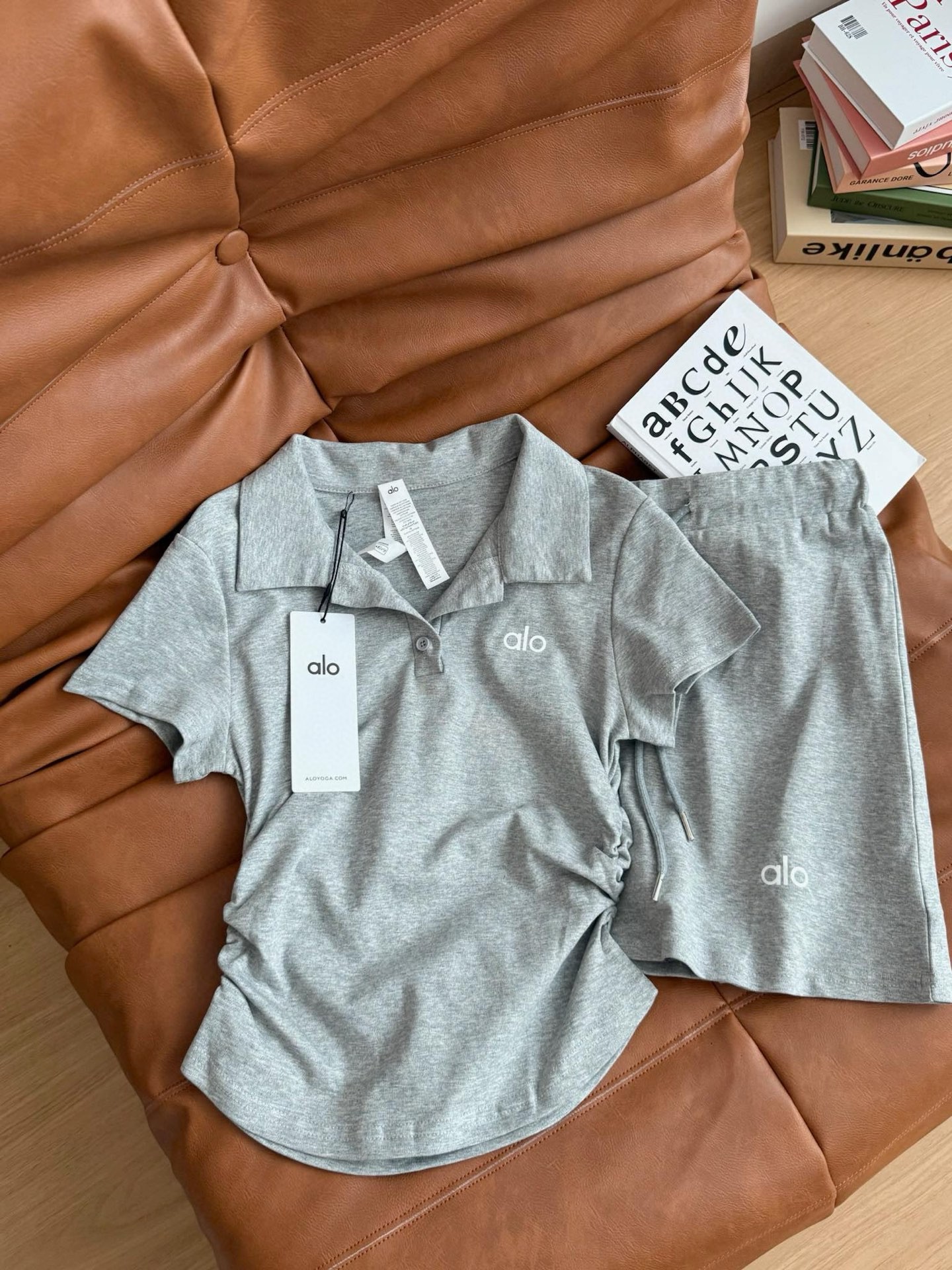 ALO simple plog lining two-piece set